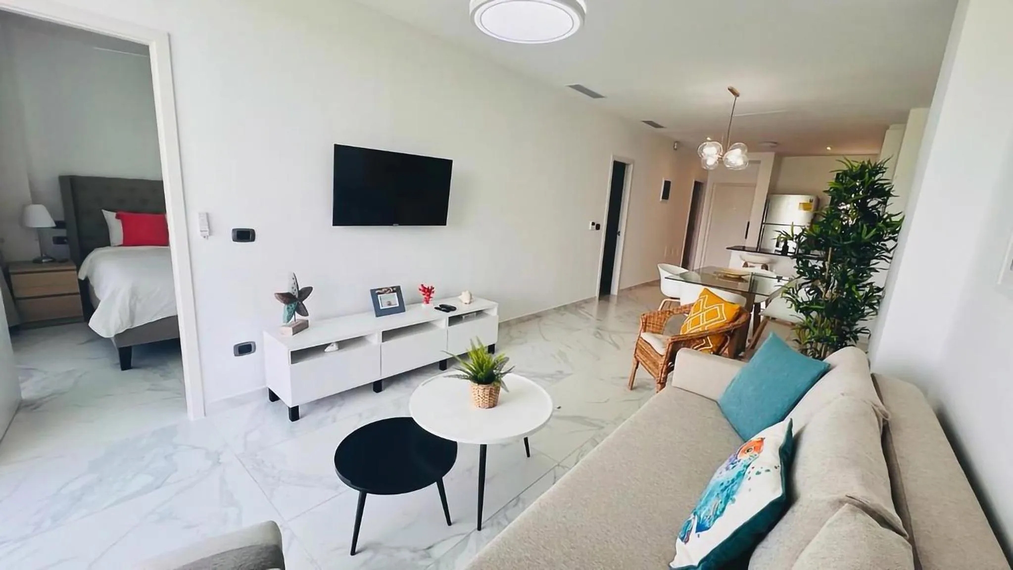 Communal lounge/ TV room in Luxury Apartment With Pool And Golf View