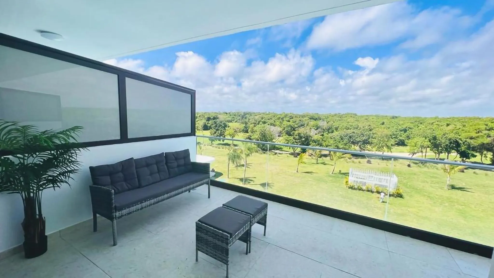 Balcony/Terrace in Luxury Apartment With Pool And Golf View