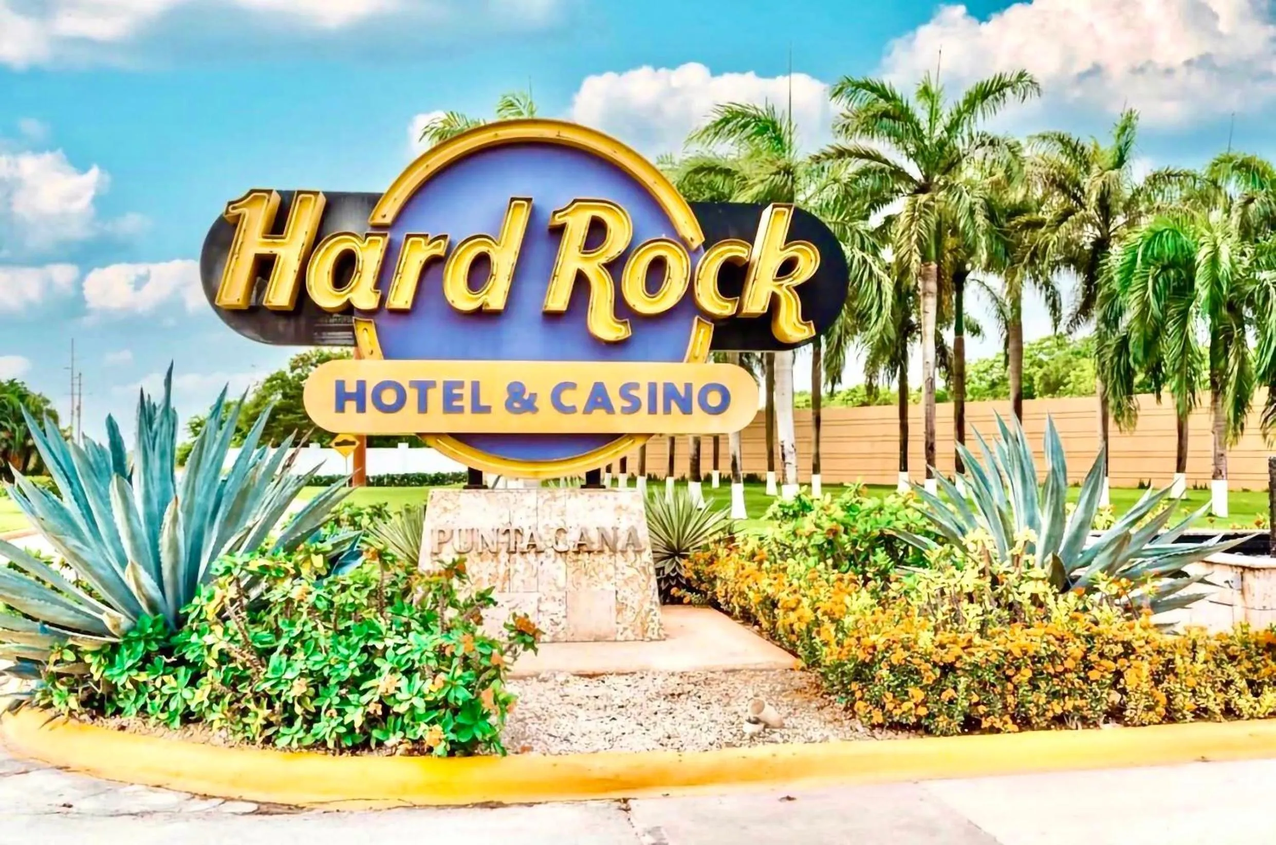 Luxury Apartment With Pool And Golf View