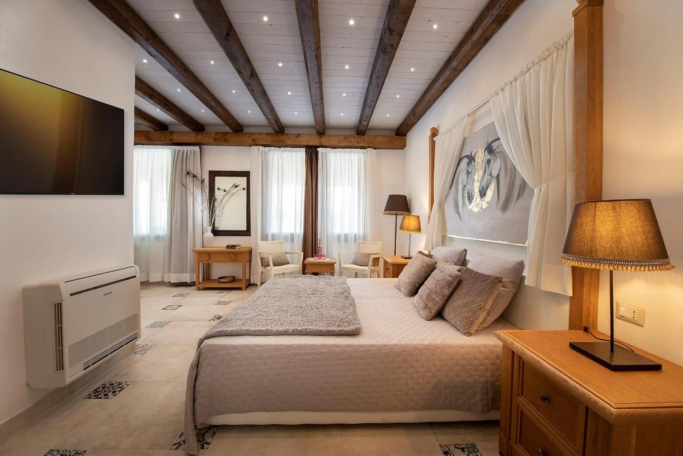 Bed in Villa Cavalieri Country Hotel