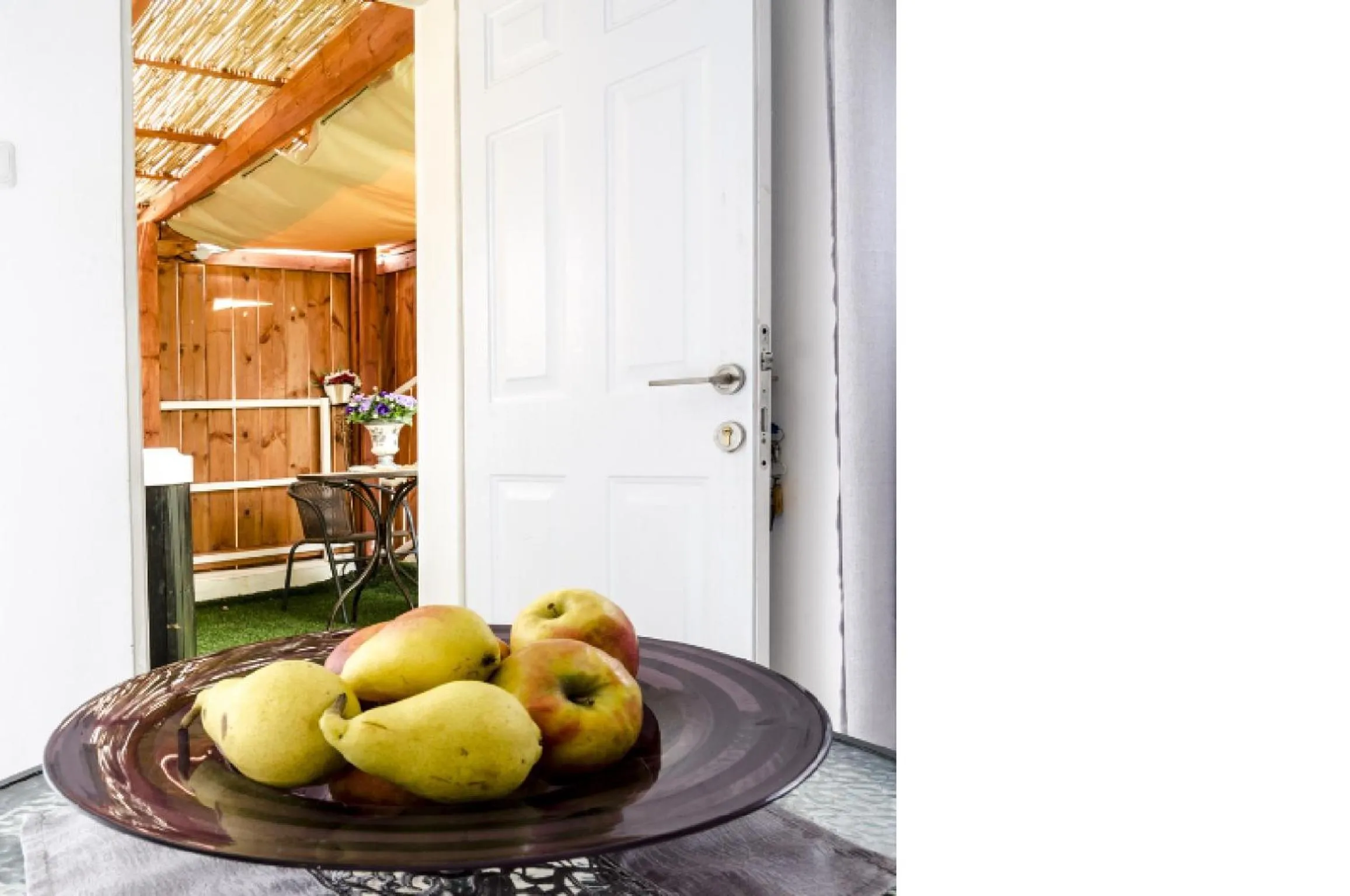 Photo of the whole room in Magic Touch