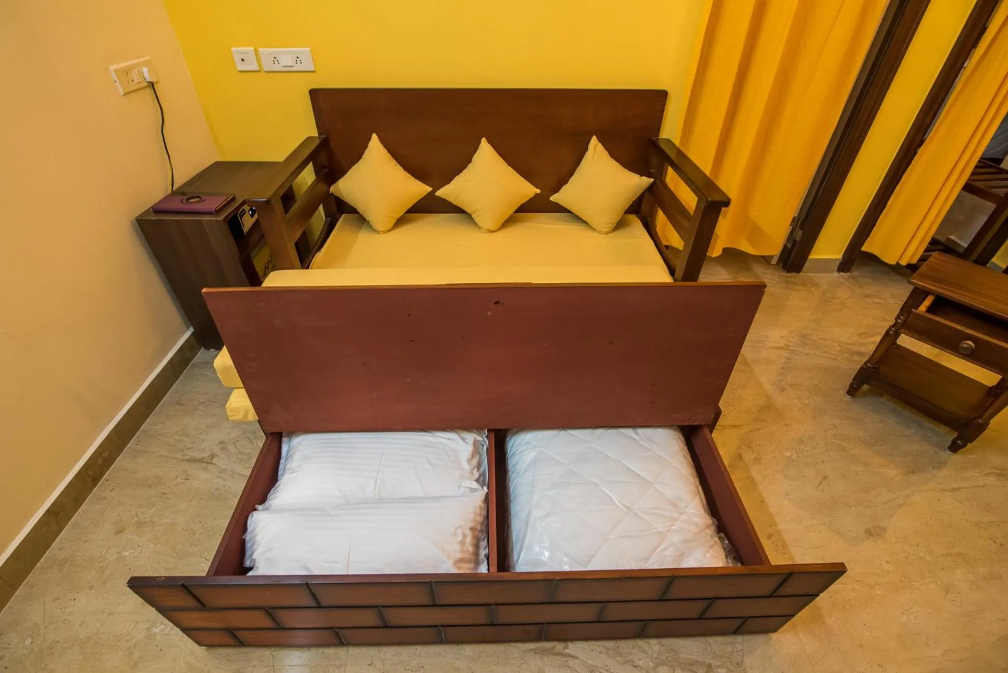 Living room, Bed in Cheerful 2-bedroom near Auro Beach