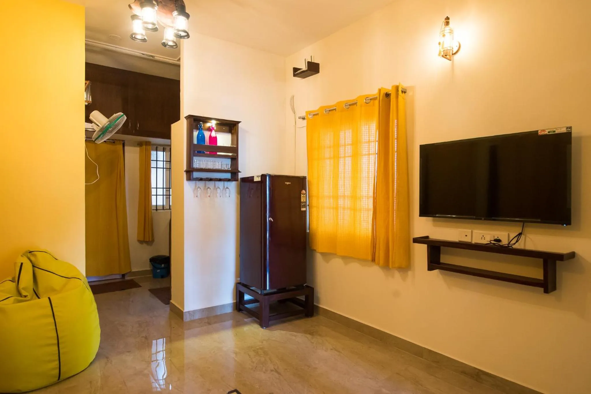 TV and multimedia in Cheerful 2-bedroom near Auro Beach