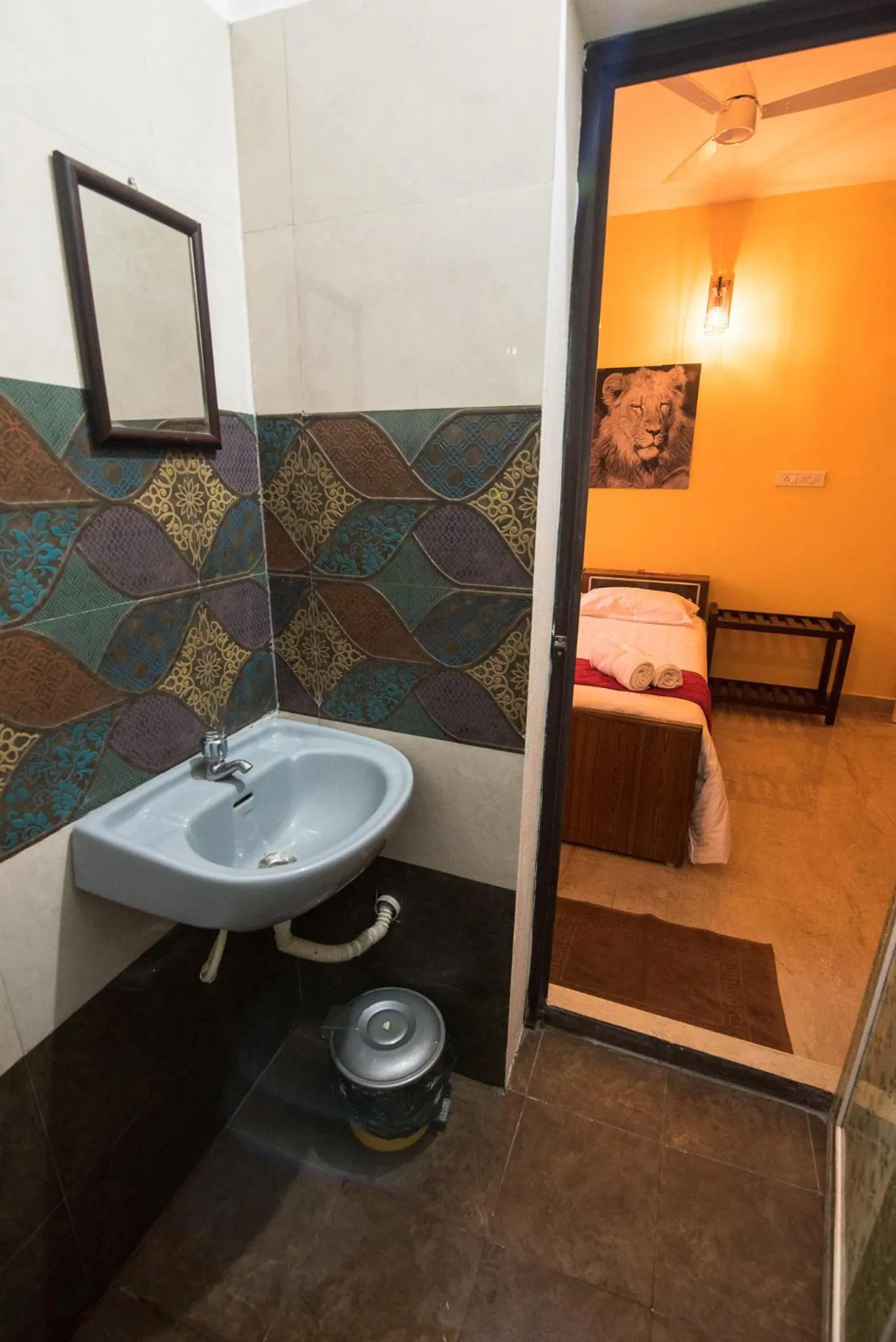 Bathroom, Bed in Cheerful 2-bedroom near Auro Beach