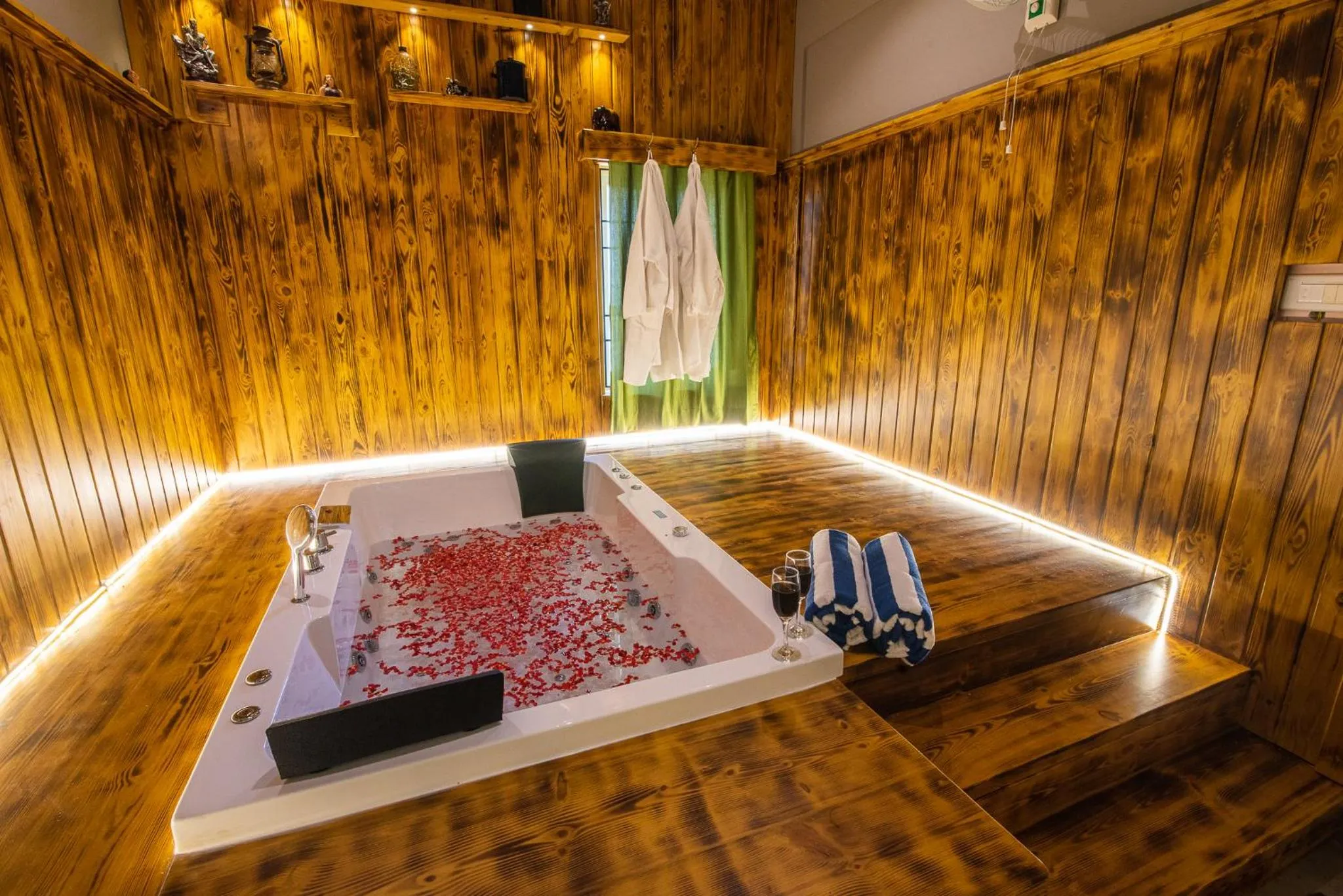 Spa and wellness centre/facilities in Cheerful 2-bedroom near Auro Beach