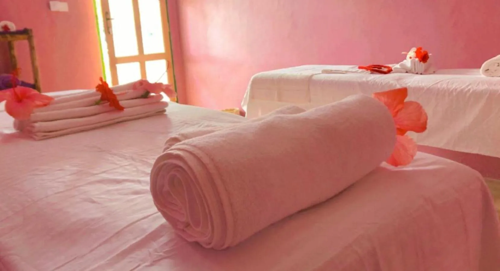 Spa and wellness centre/facilities, Bed in Jabali Bungalows Lodge