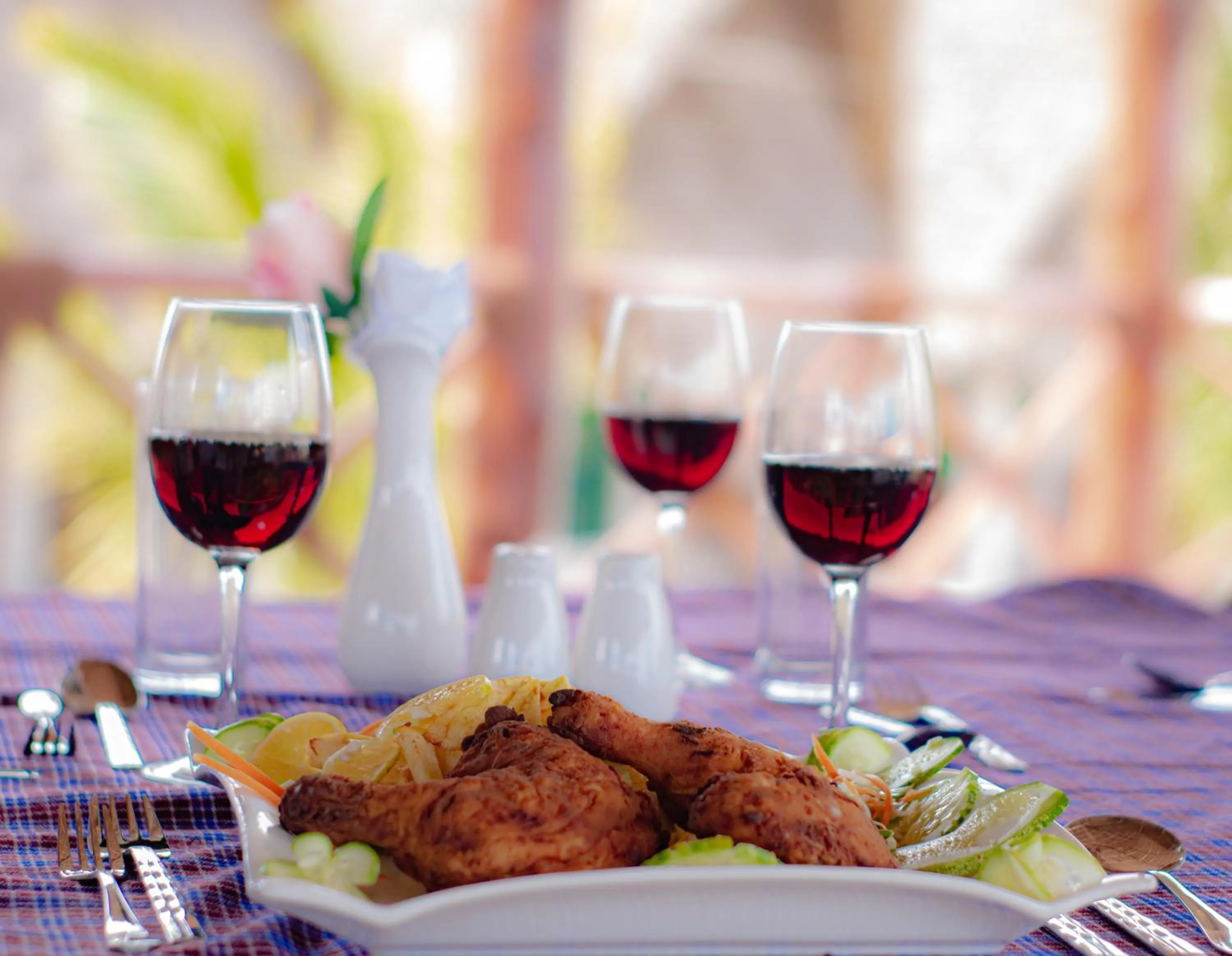 Food and drinks in Jabali Bungalows Lodge