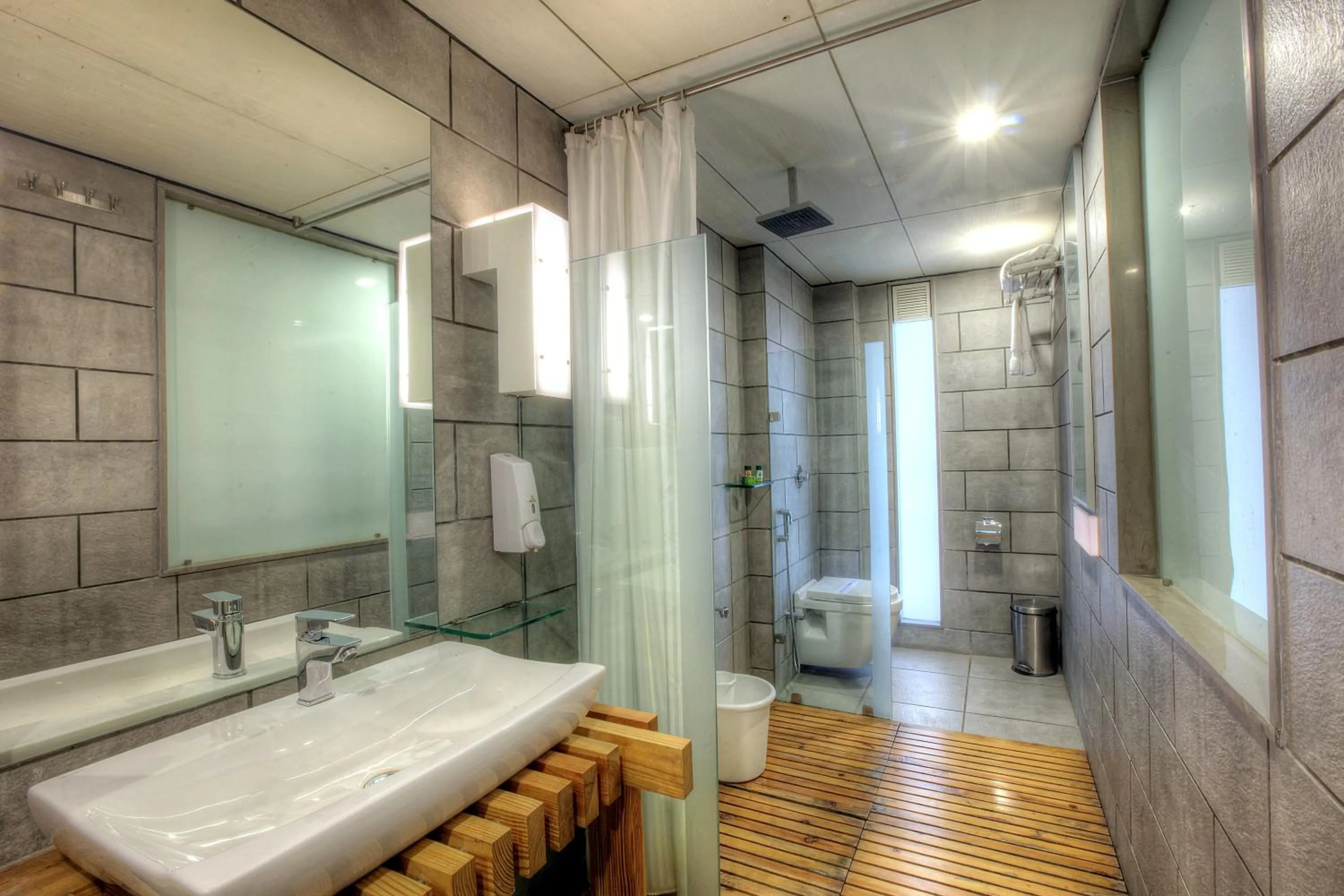 Shower, Bathroom in Hotel El Dorado