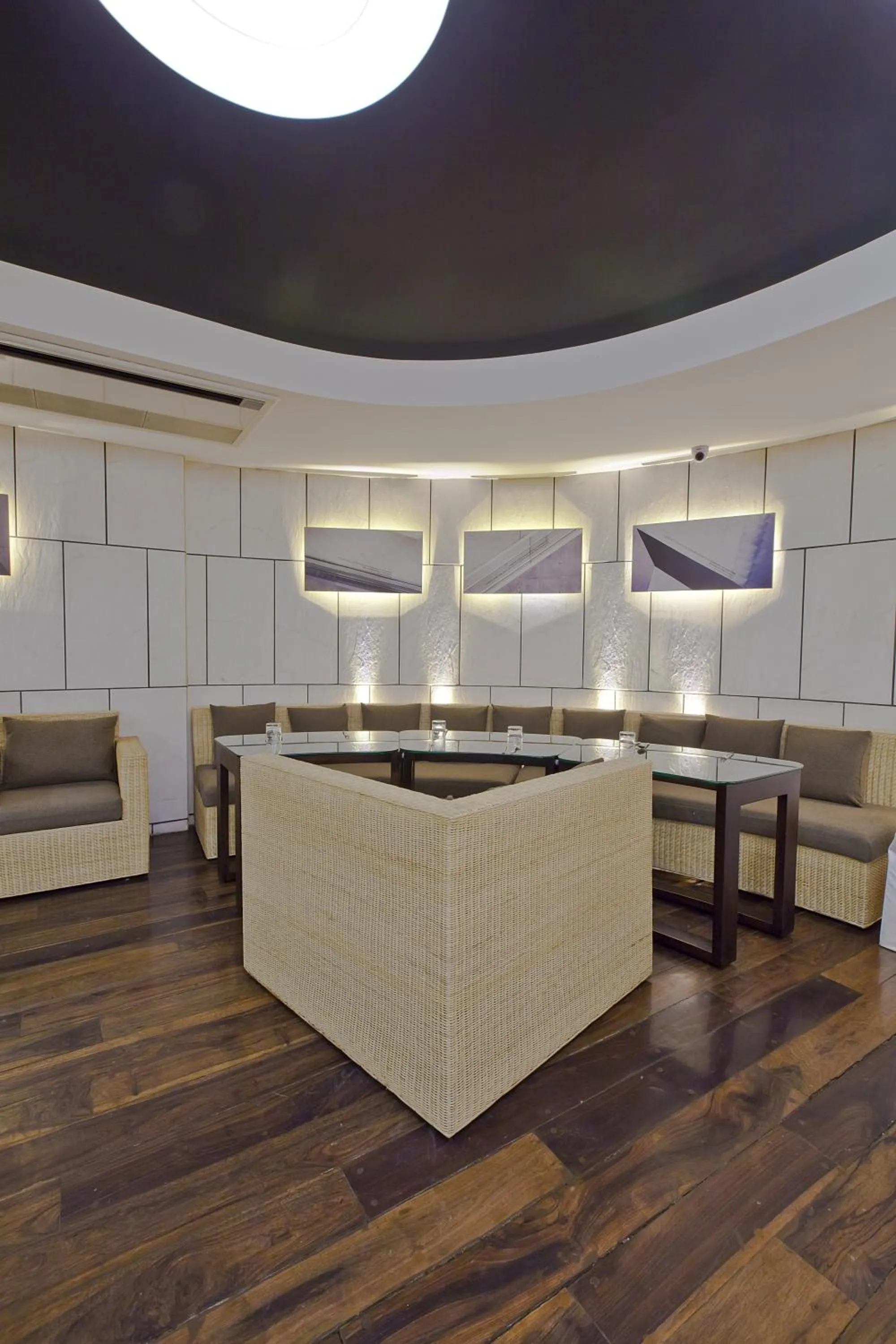 Restaurant/places to eat, Seating Area in Hotel El Dorado