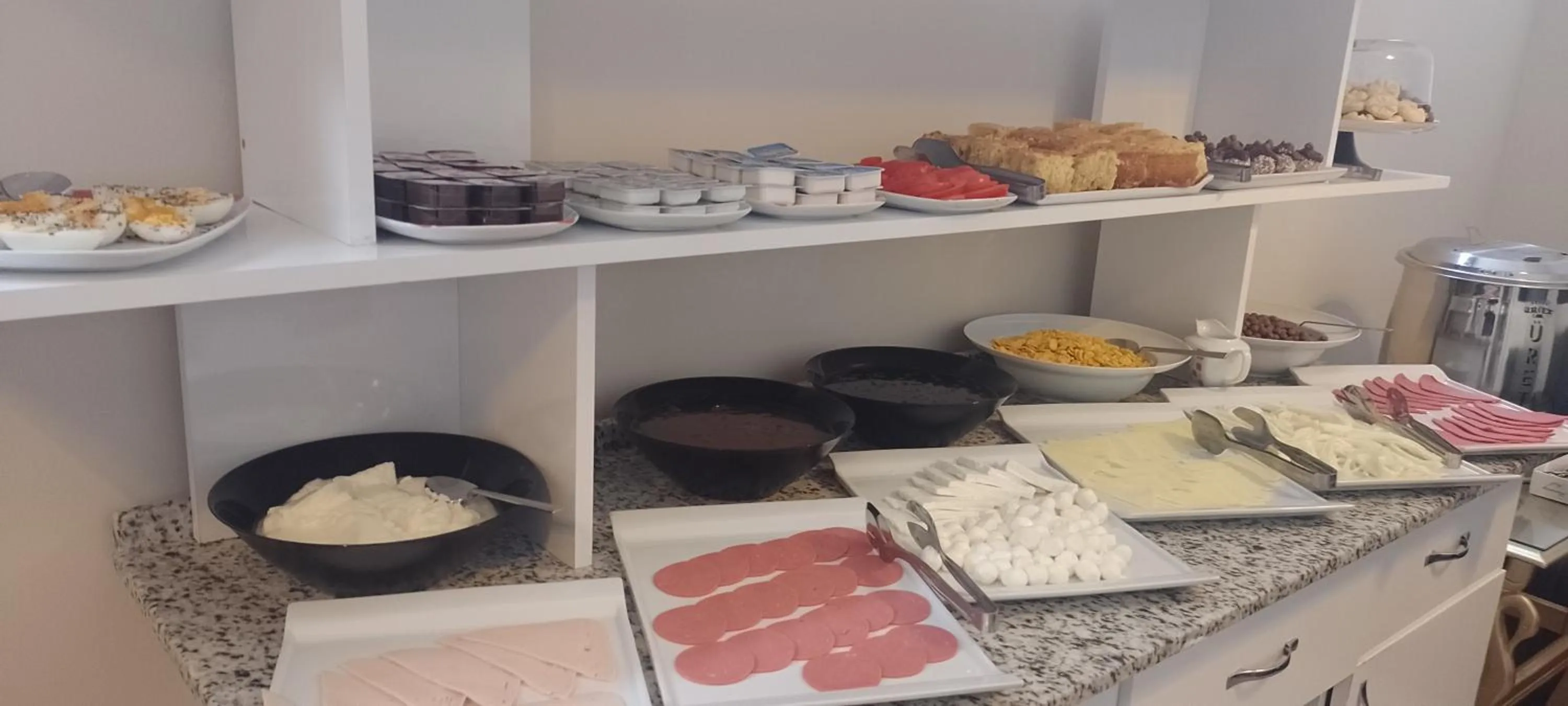 Restaurant/places to eat in BALPETEK HOTEL