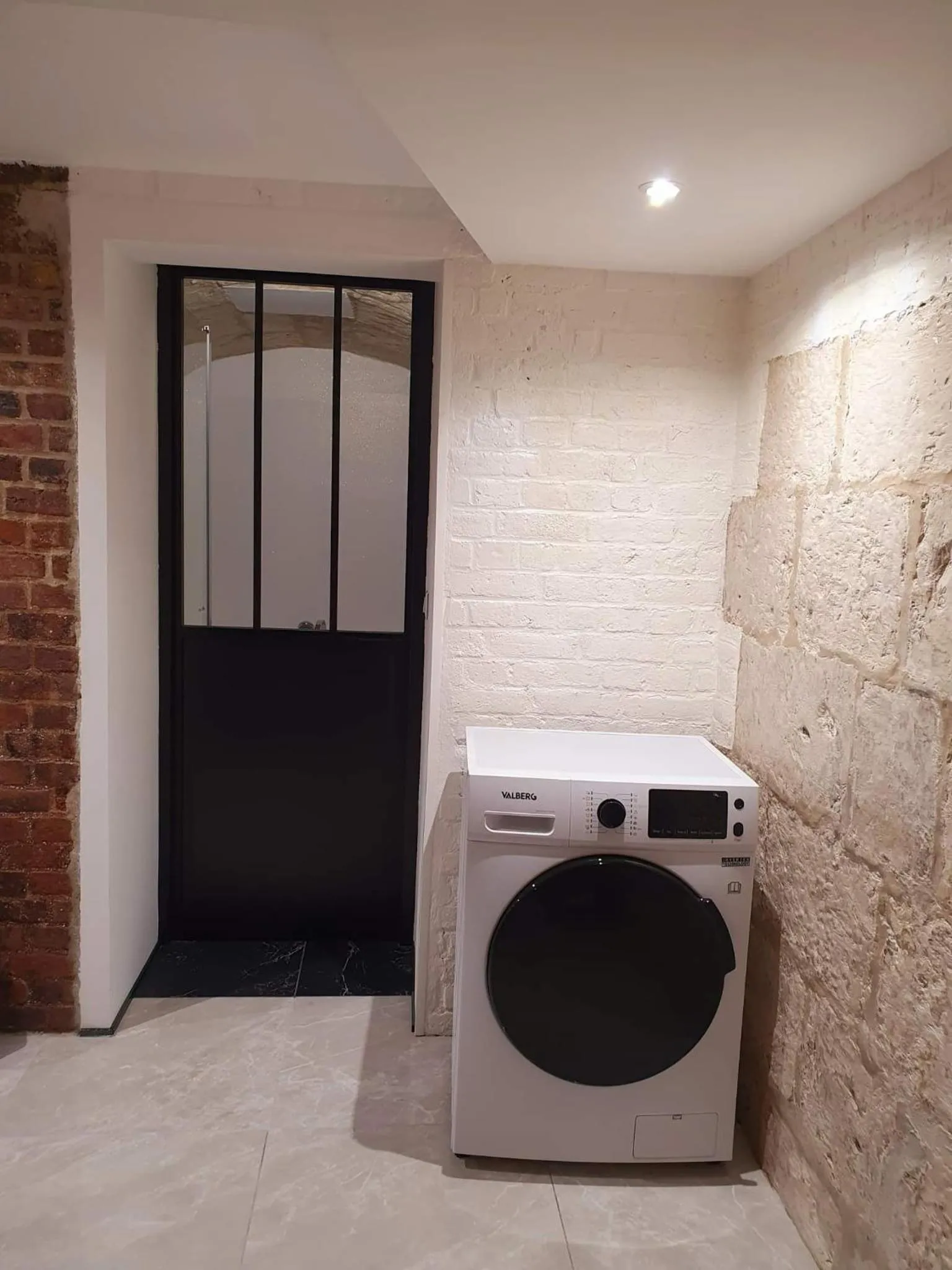 washing machine in LA FORTERESSE - Jacuzzi/Sauna - Centre Historique