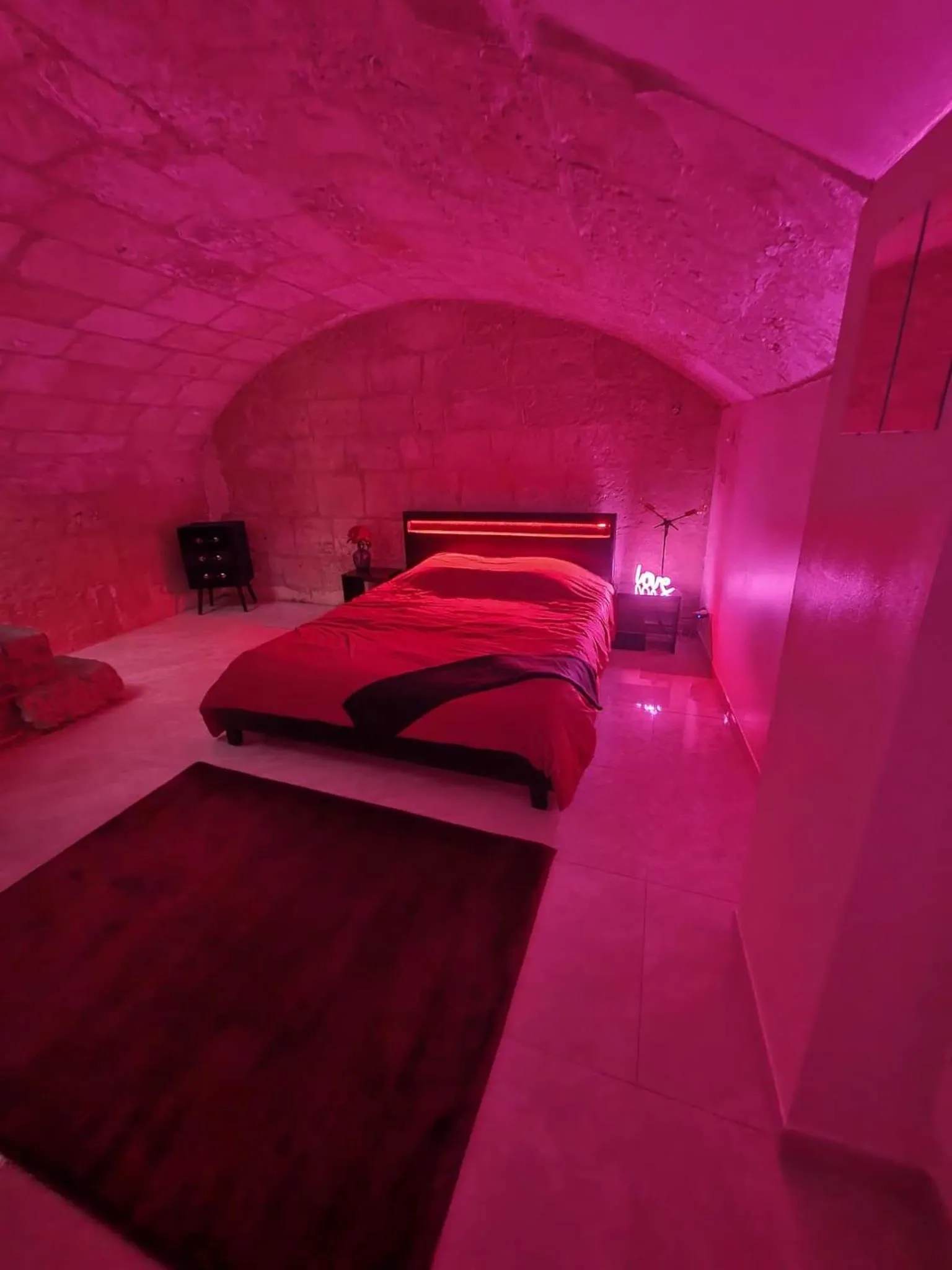 Photo of the whole room in LA FORTERESSE - Jacuzzi/Sauna - Centre Historique