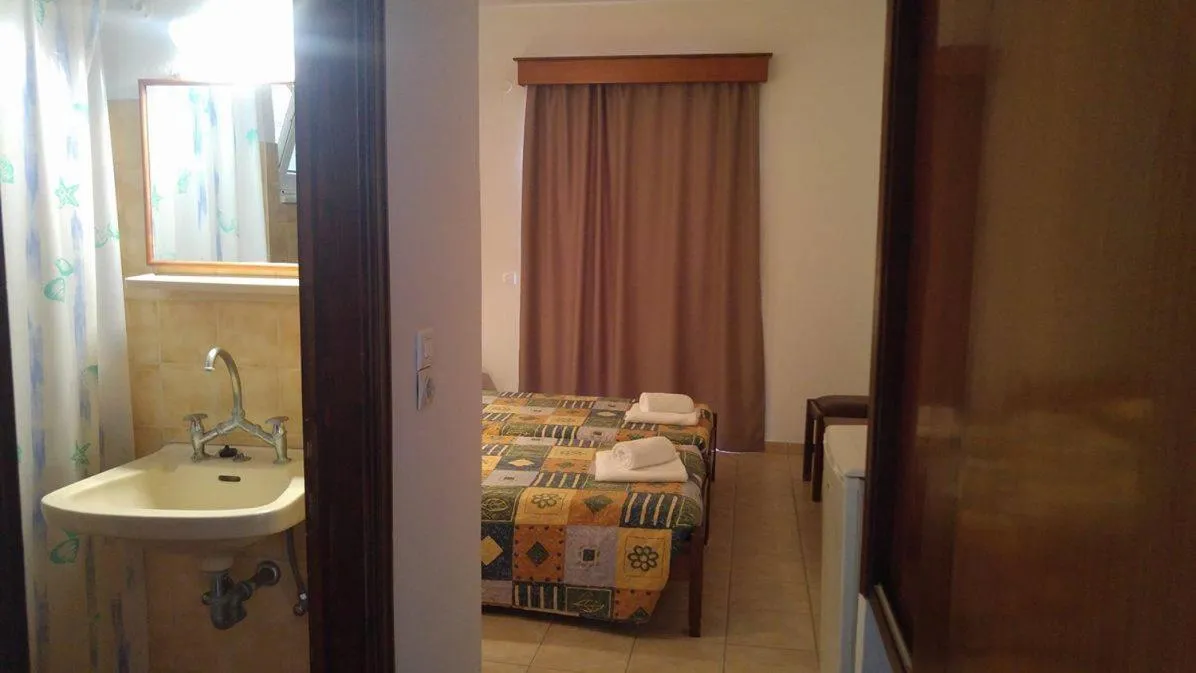 Bathroom, Bed in Ipanema Hotel