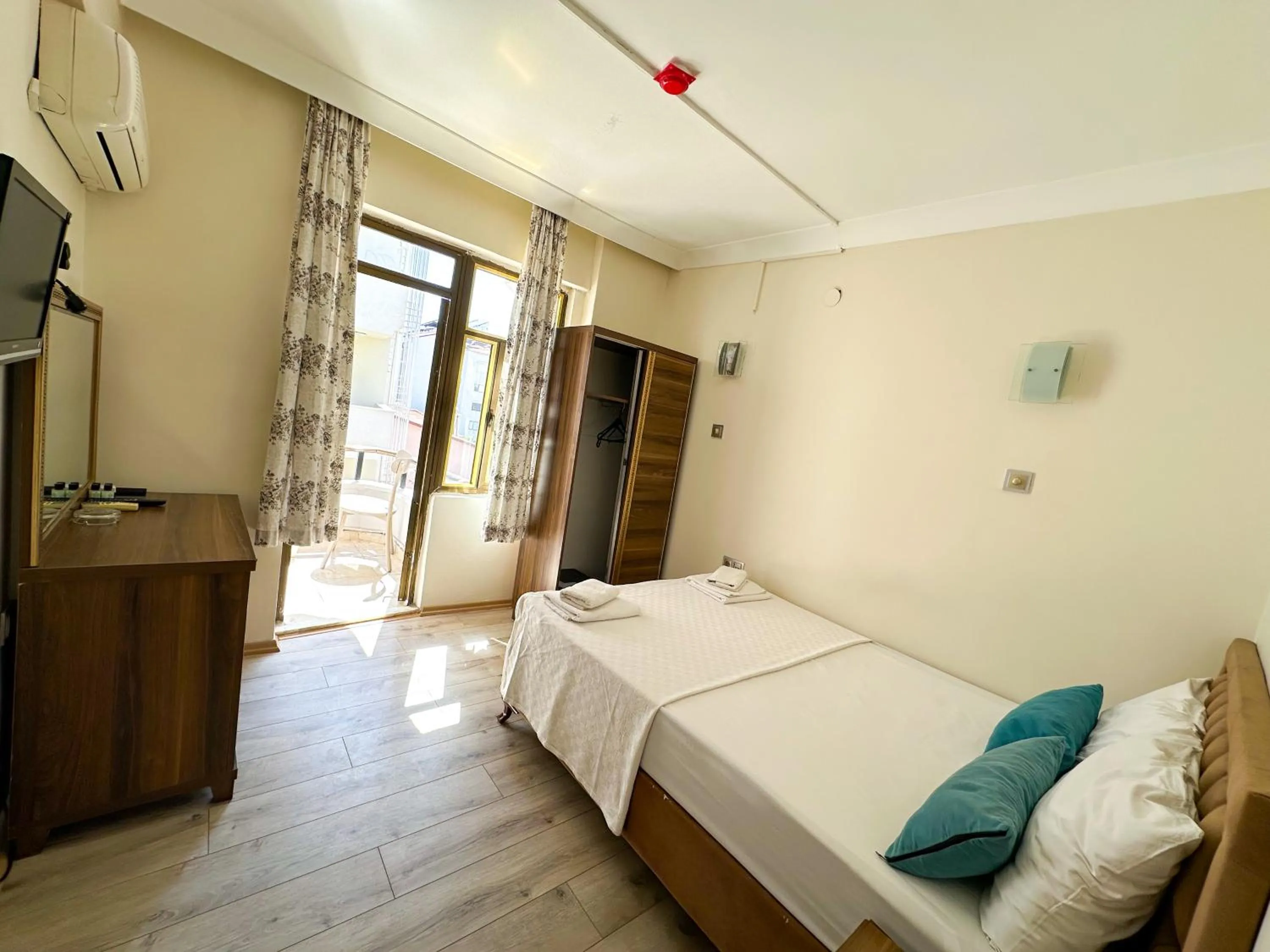 Garden view, Bed in Reis Beach Hotel