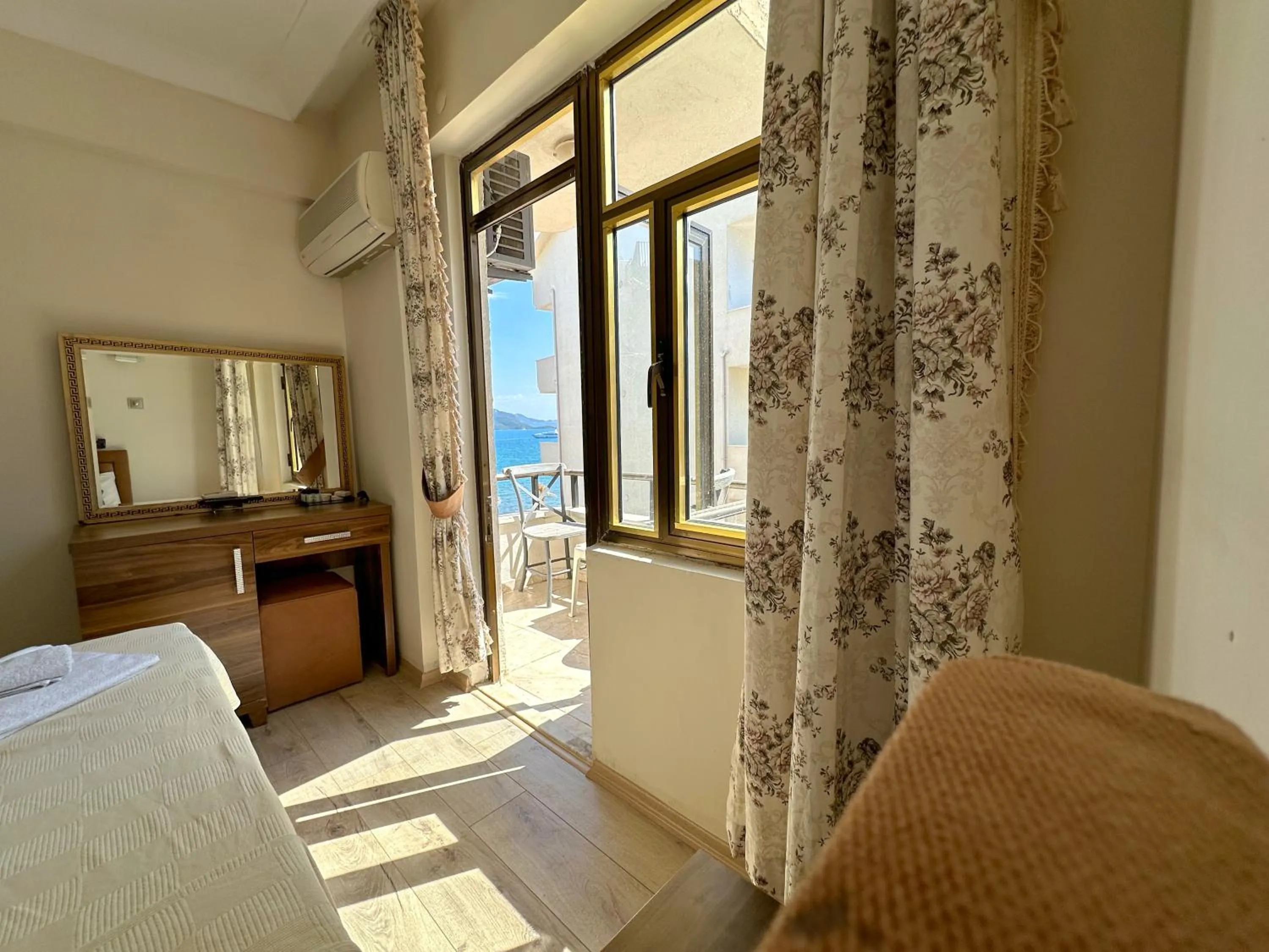 View (from property/room), Bed in Reis Beach Hotel