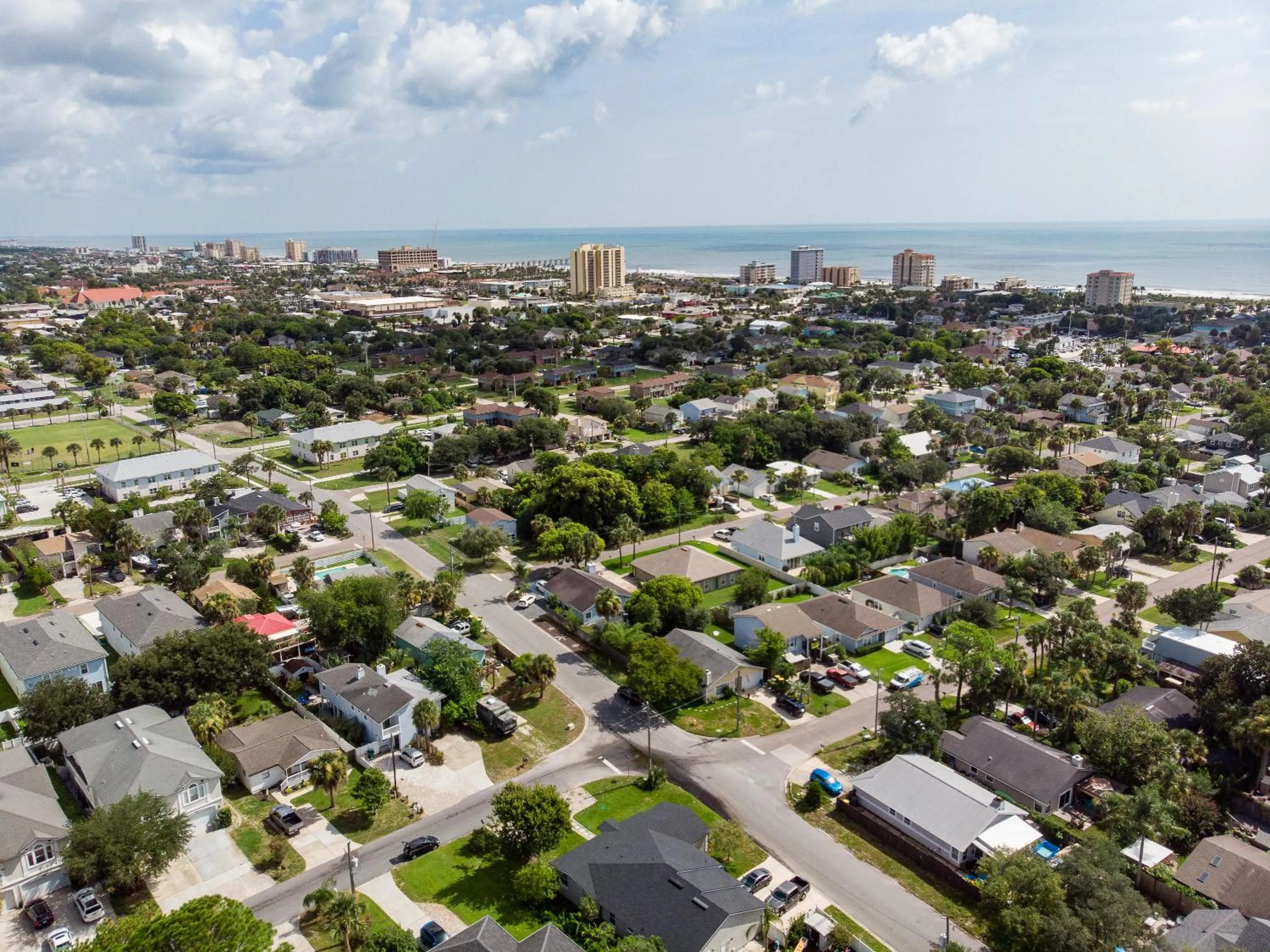 Neighbourhood in Jax Vacations 1/2 Mile to Beach, 2 bedroom townhome pet friendly