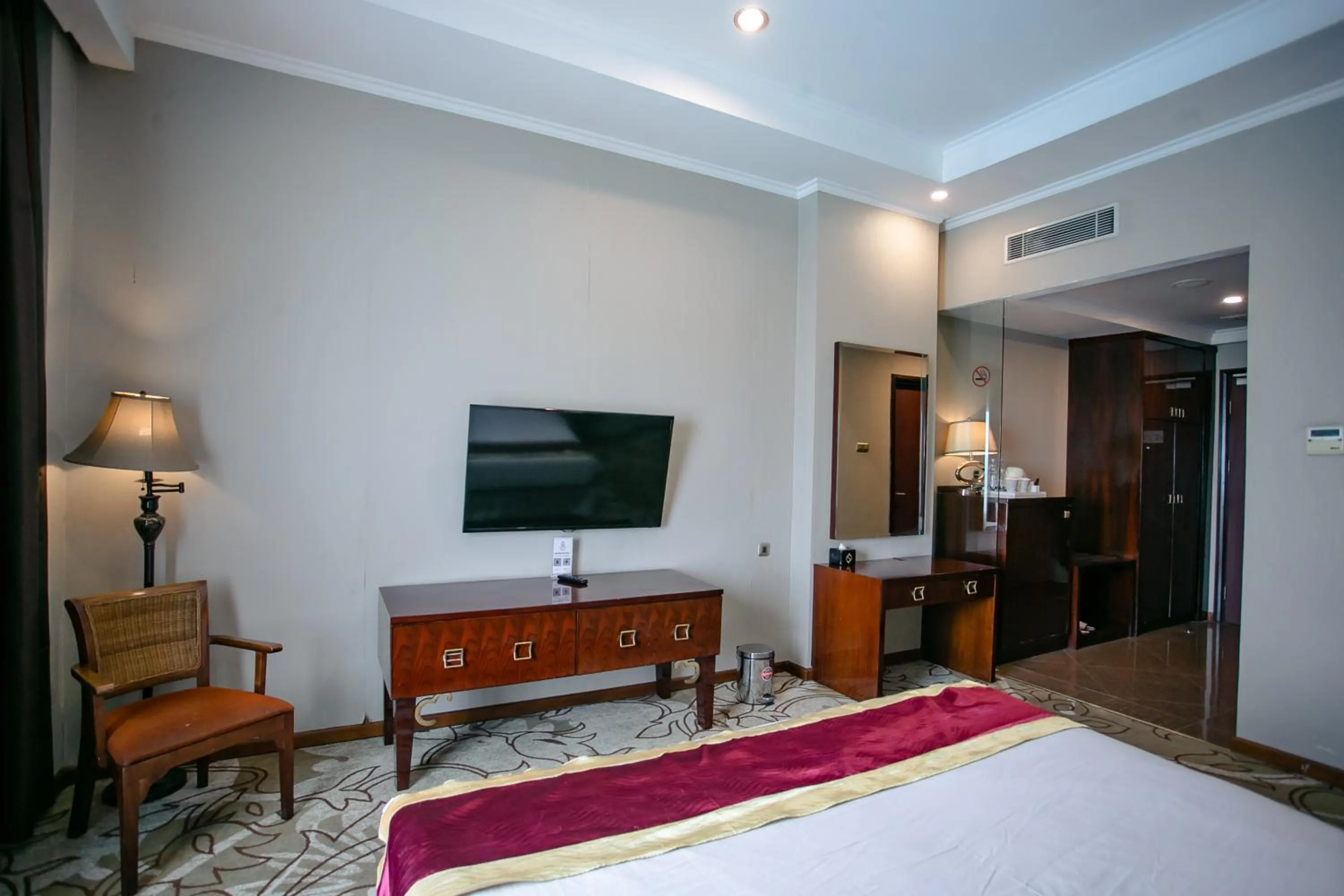 TV and multimedia, Bed in Sutanraja Hotel & Convention Centre