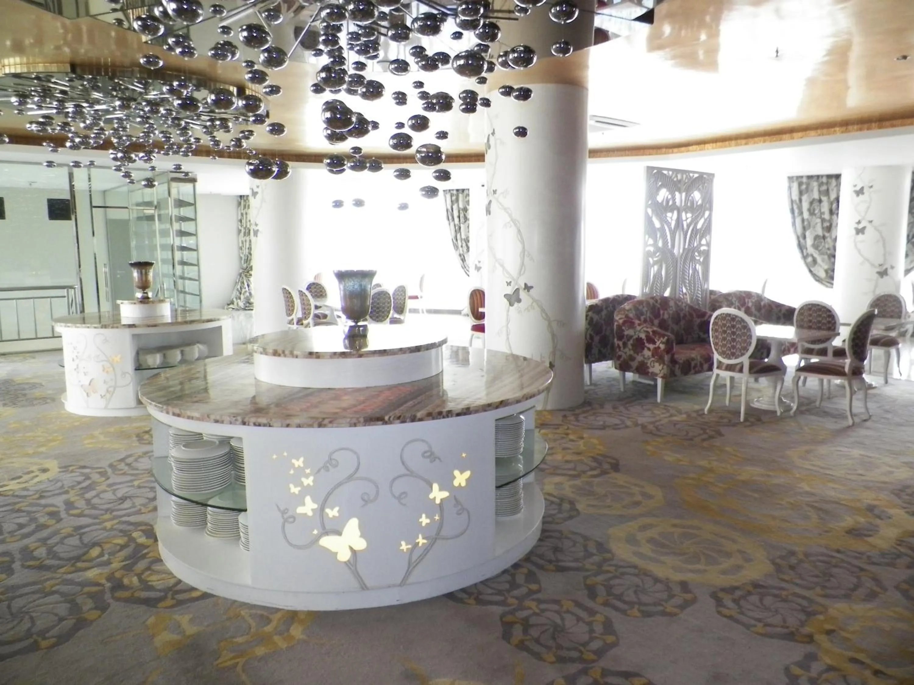 Restaurant/places to eat in Sutanraja Hotel & Convention Centre