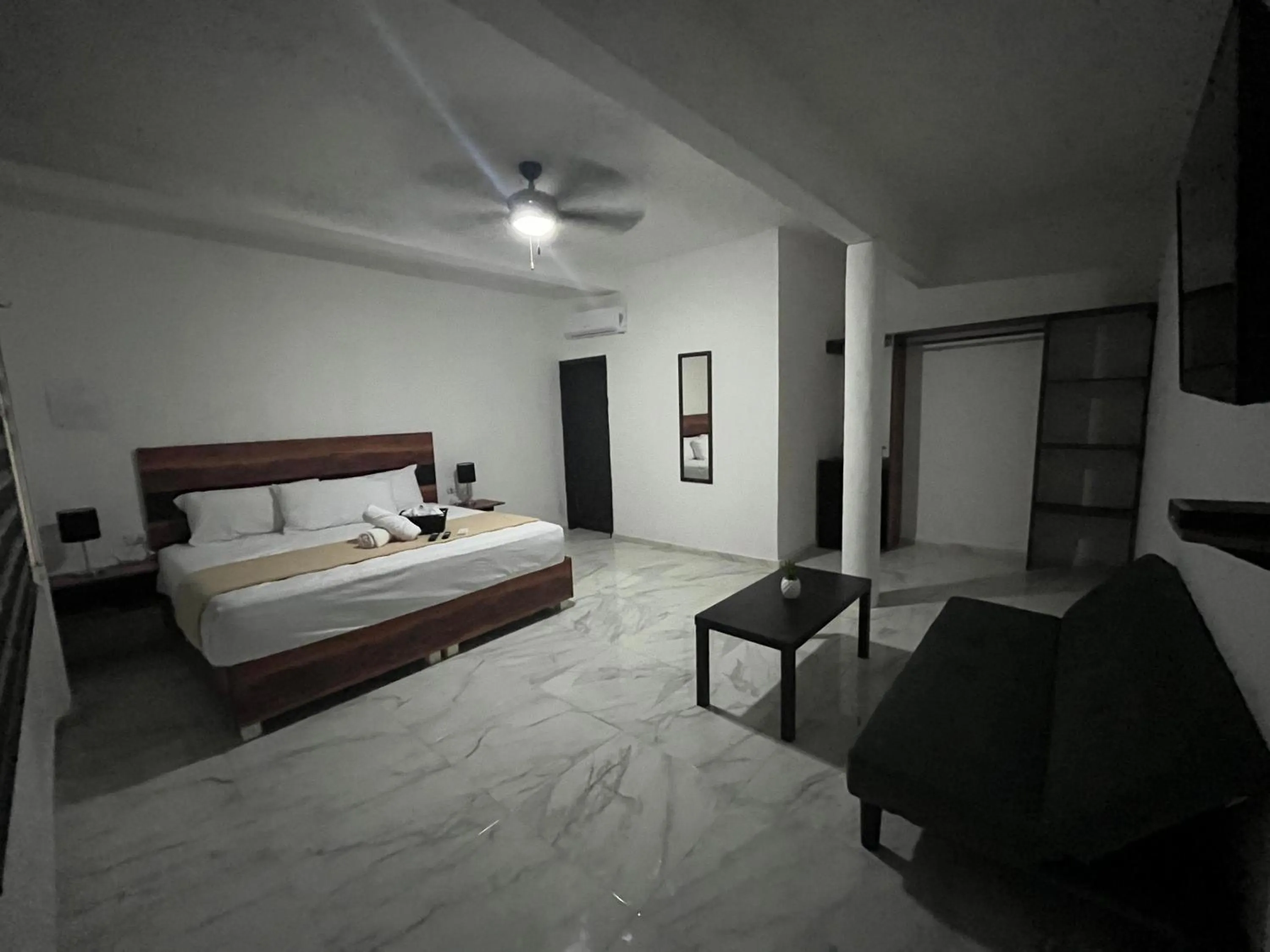 Photo of the whole room, Bed in BALAM Playa - 15Th Ave