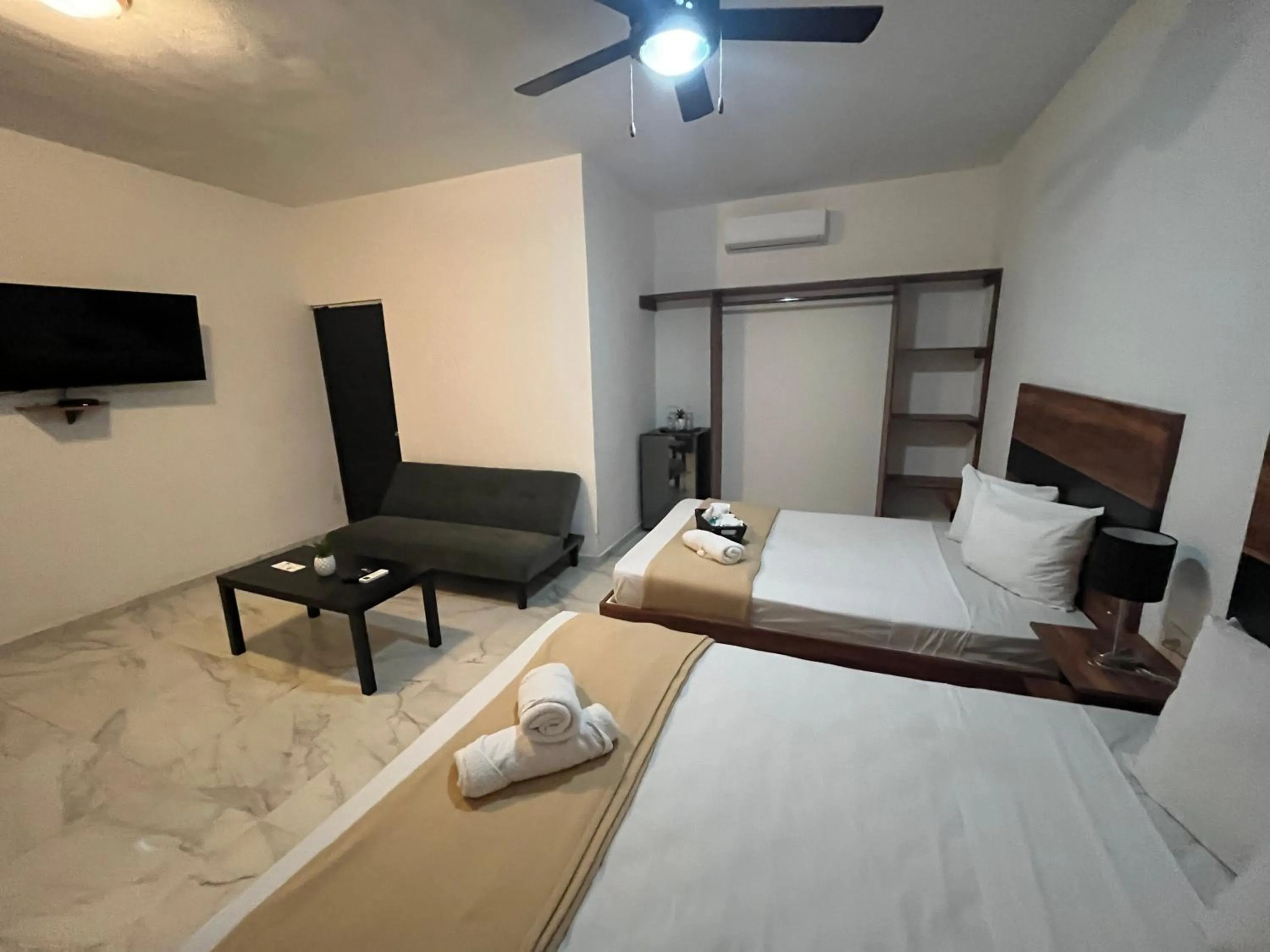 Photo of the whole room, Bed in BALAM Playa - 15Th Ave