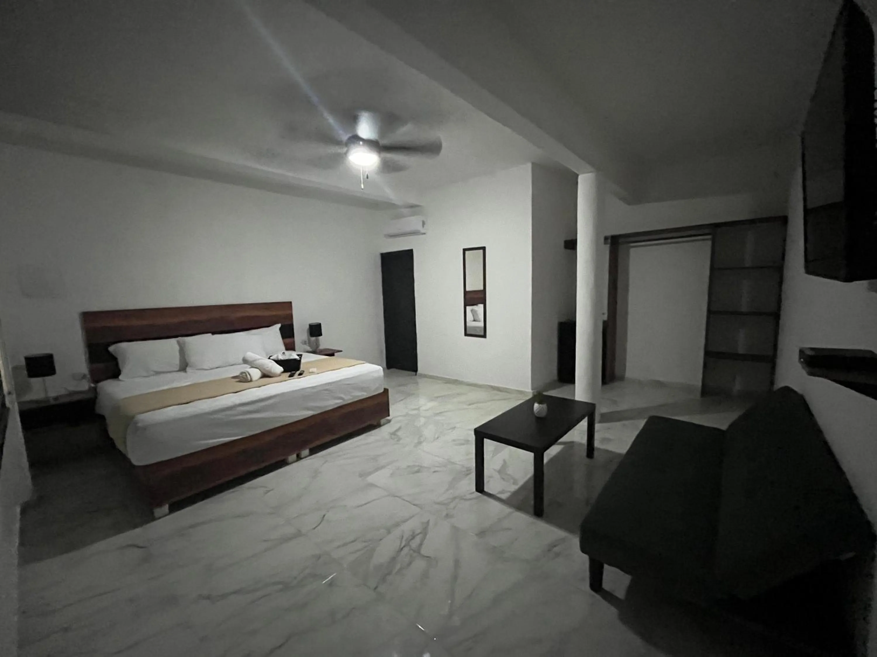 Photo of the whole room, Bed in BALAM Playa - 15Th Ave