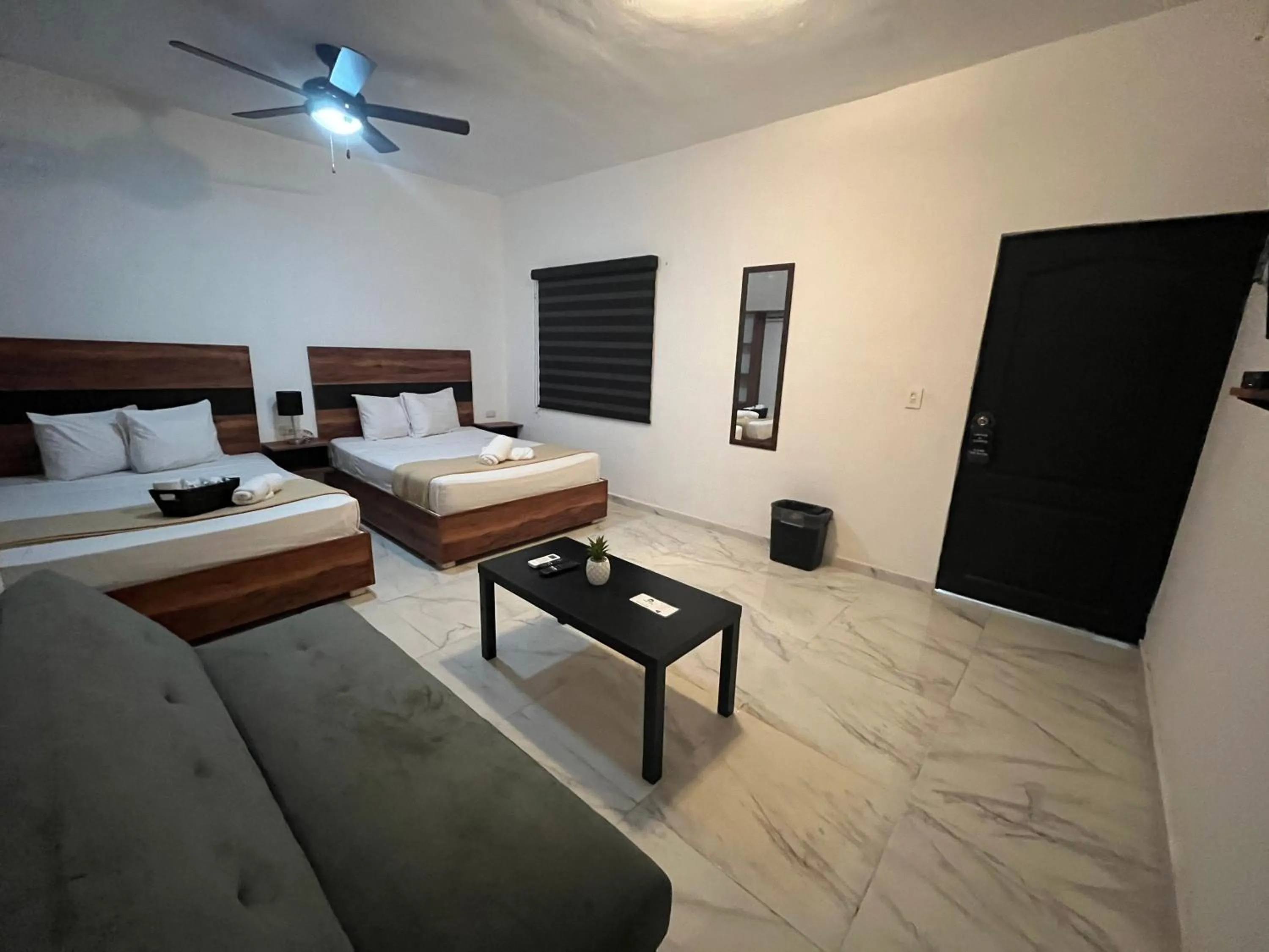 Photo of the whole room, Bed in BALAM Playa - 15Th Ave