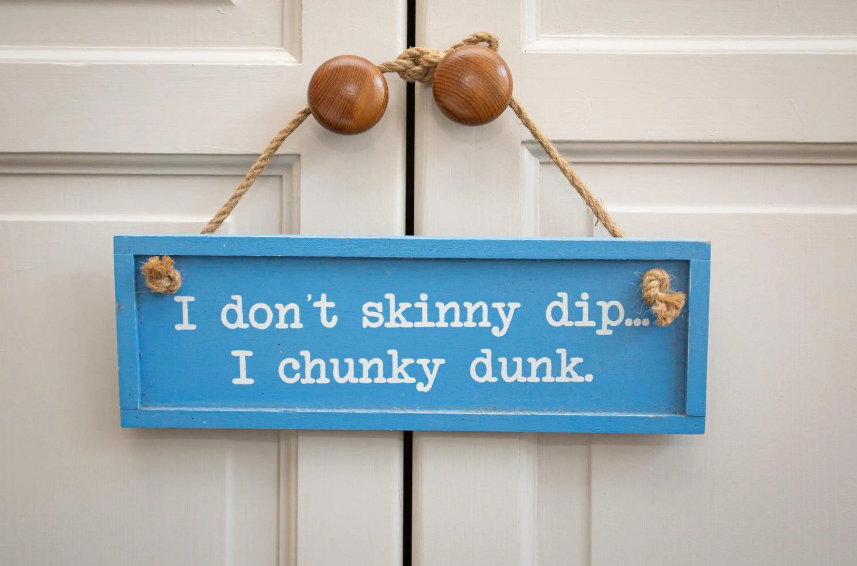 Logo/Certificate/Sign in Mariners Guest House