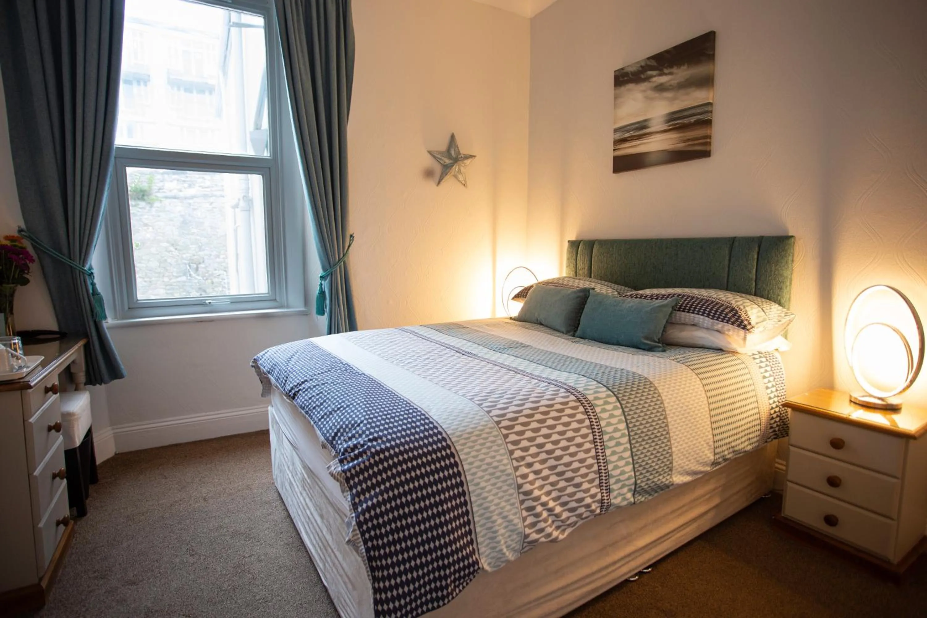 Bedroom, Bed in Mariners Guest House