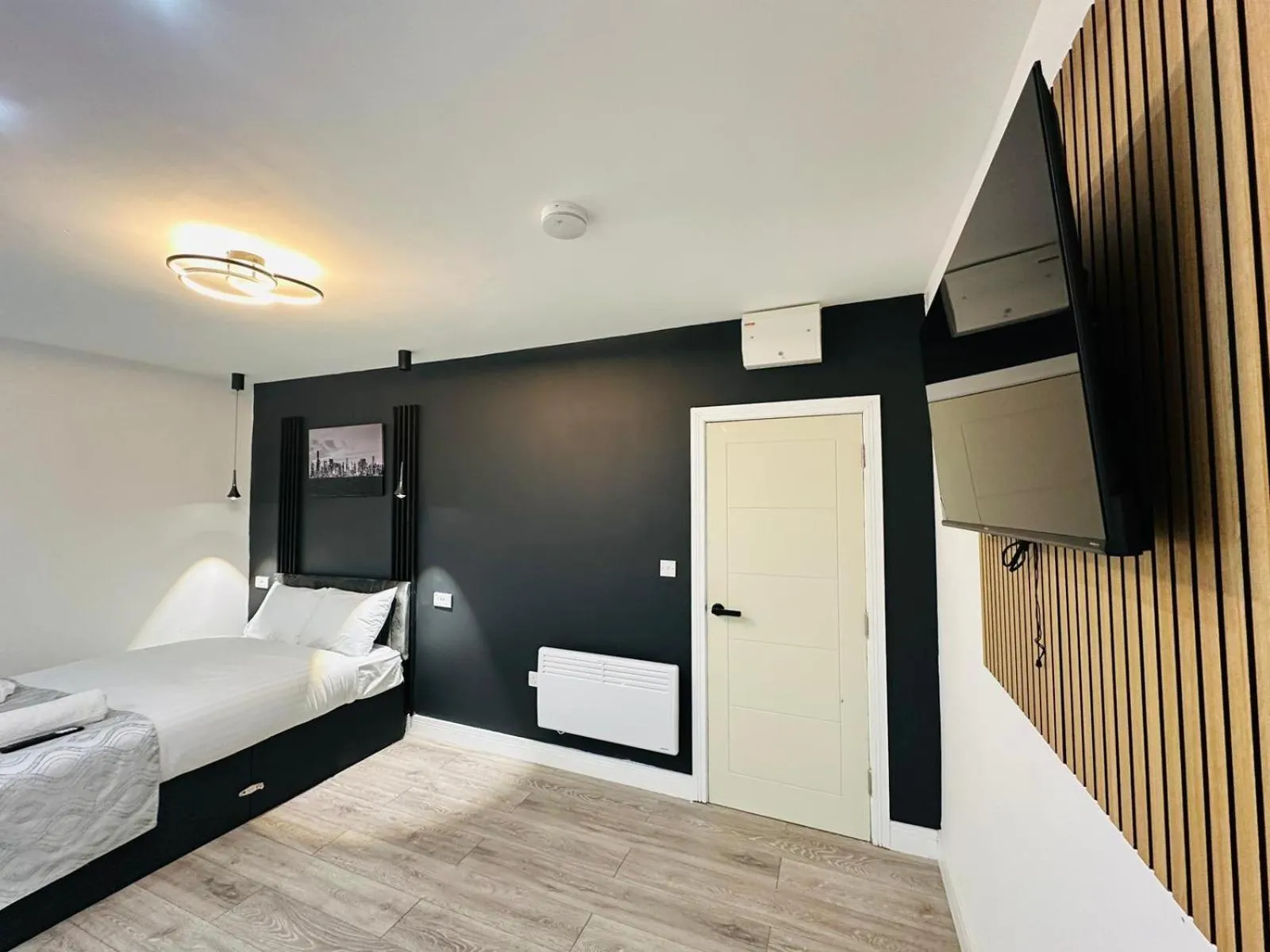 Bed in Heathrow Lodge Ltd