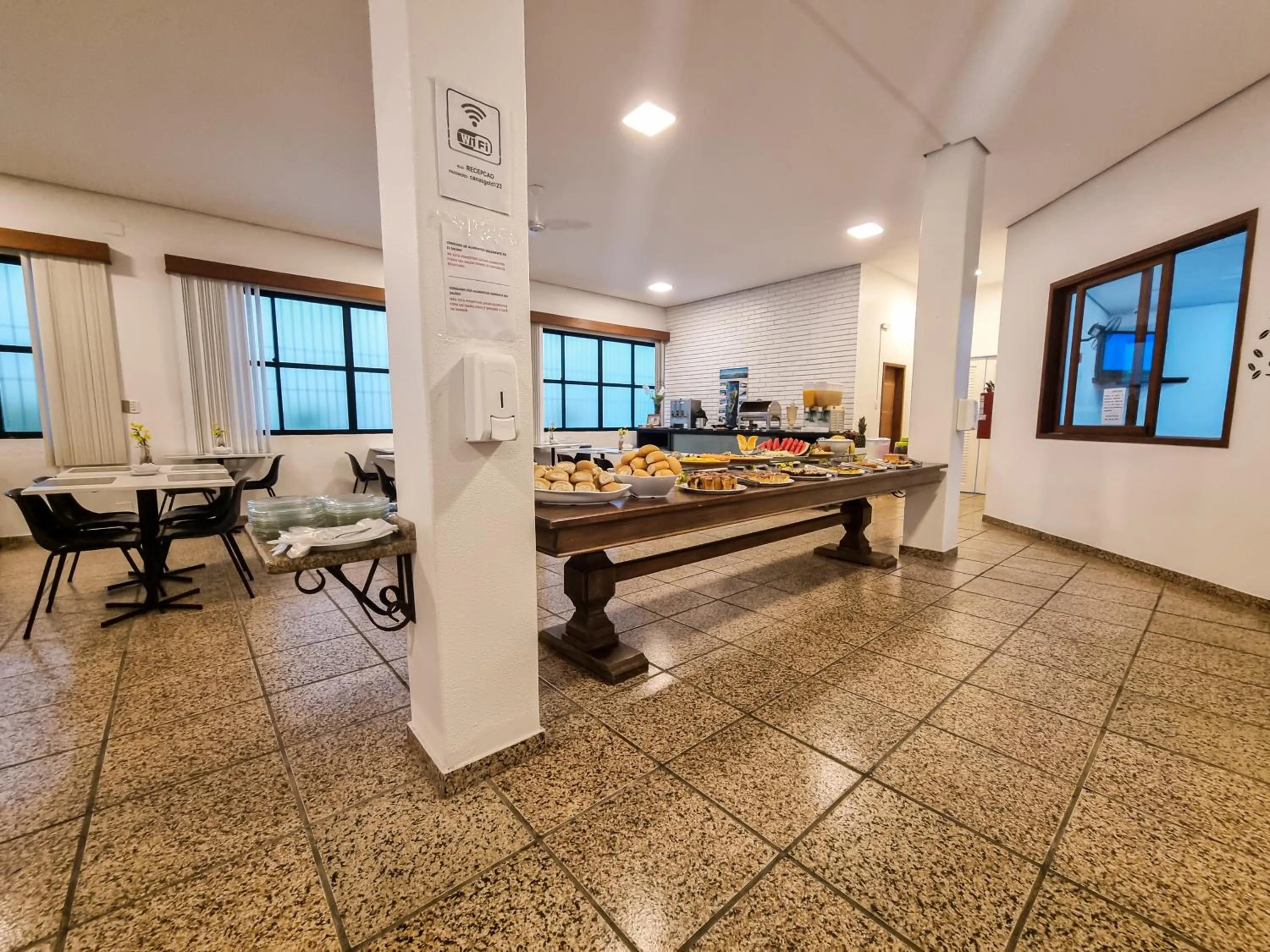 Food in Canas Gold Praia Hotel