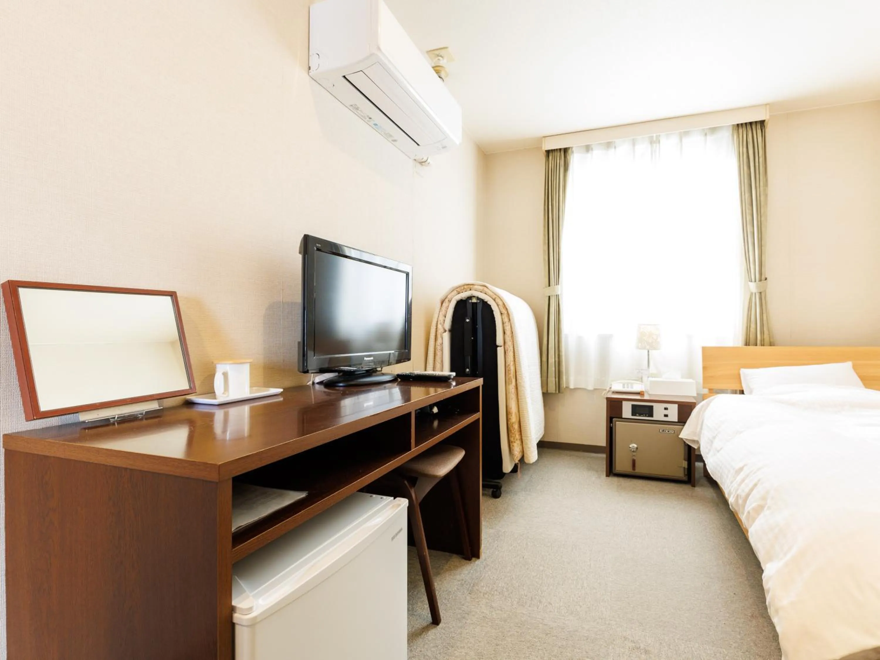 Photo of the whole room, Bed in Seoul Garden Hotel