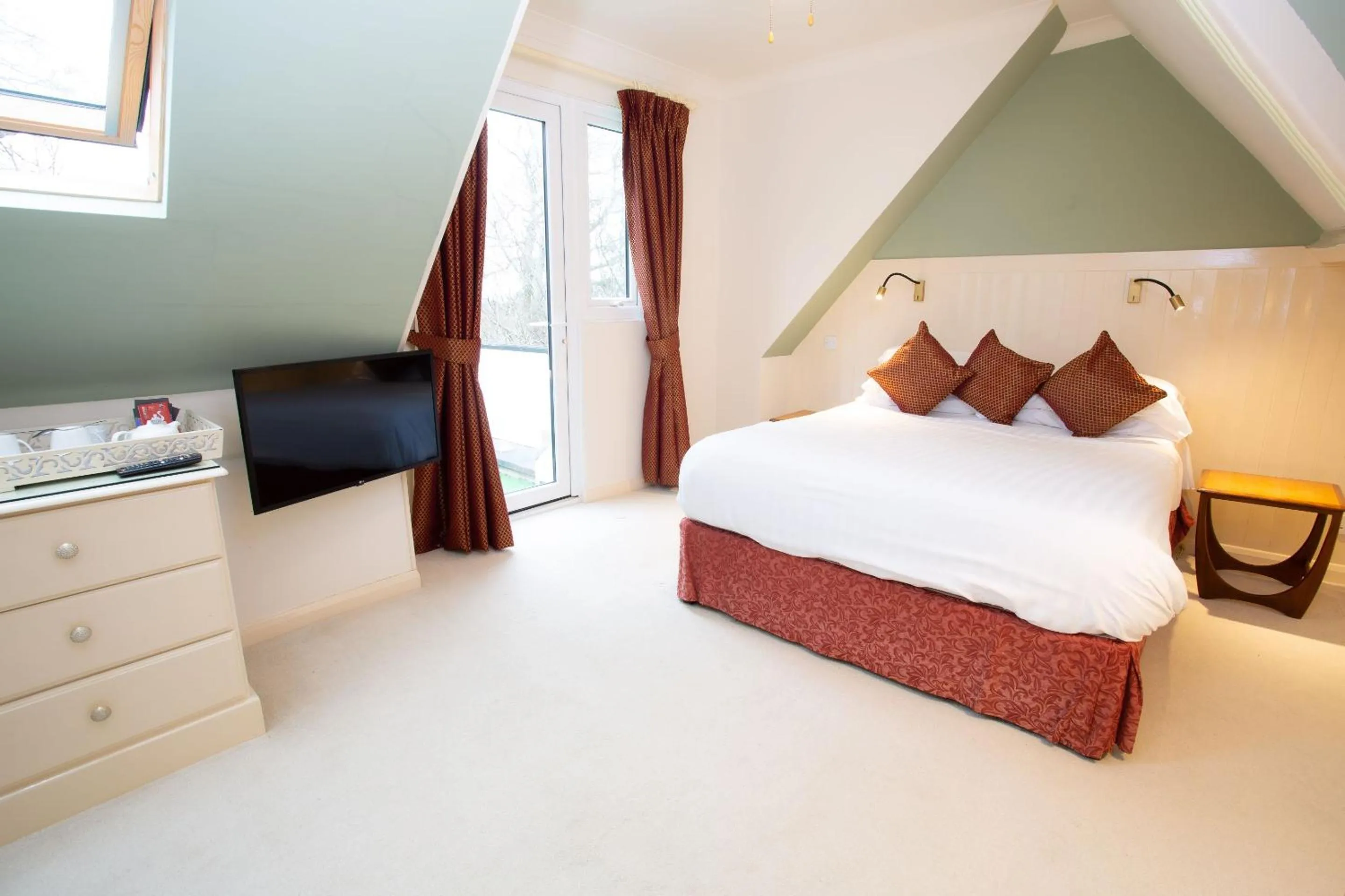 Bedroom, Bed in Orestone Manor