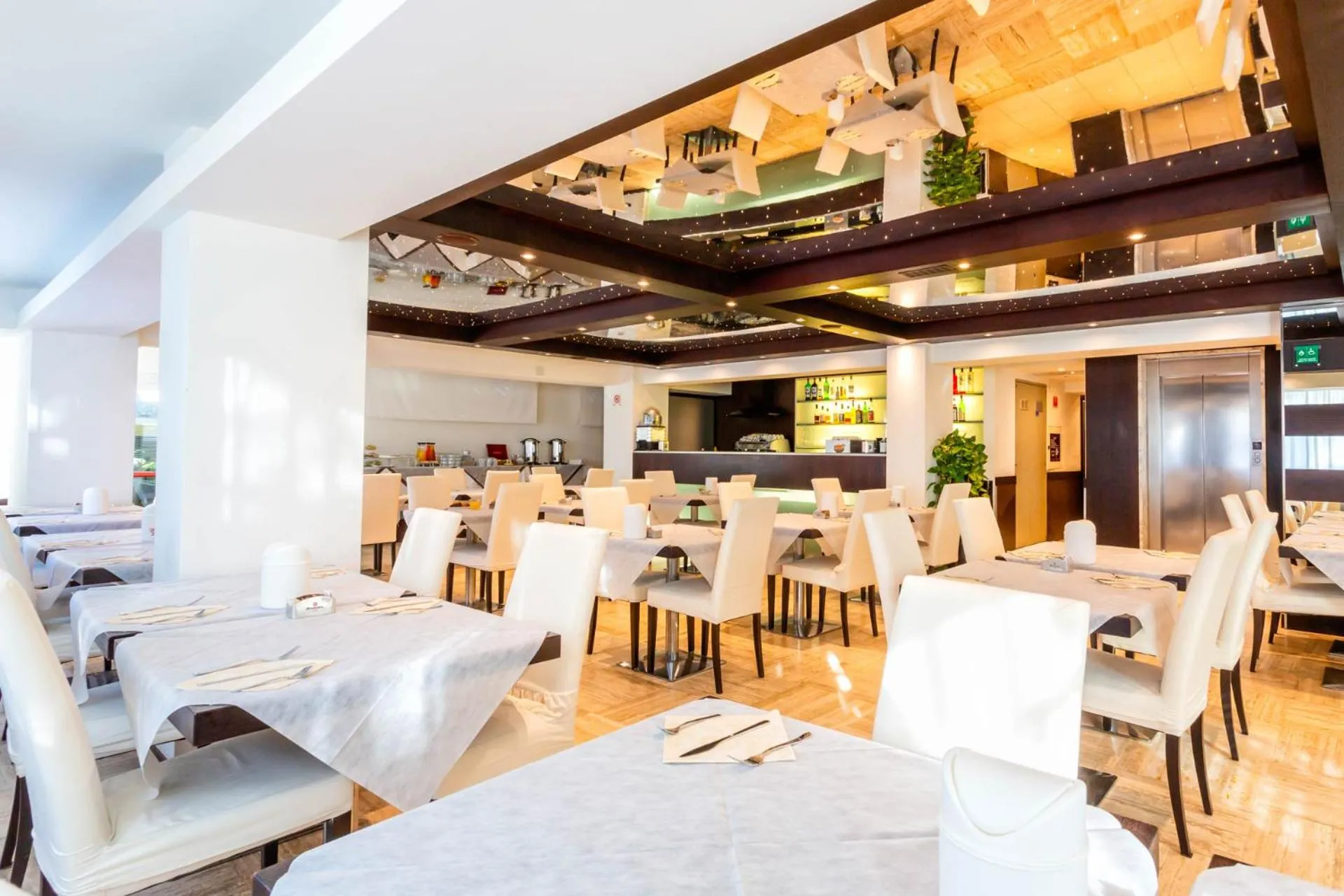 Lounge or bar in Hotel Petit Palais