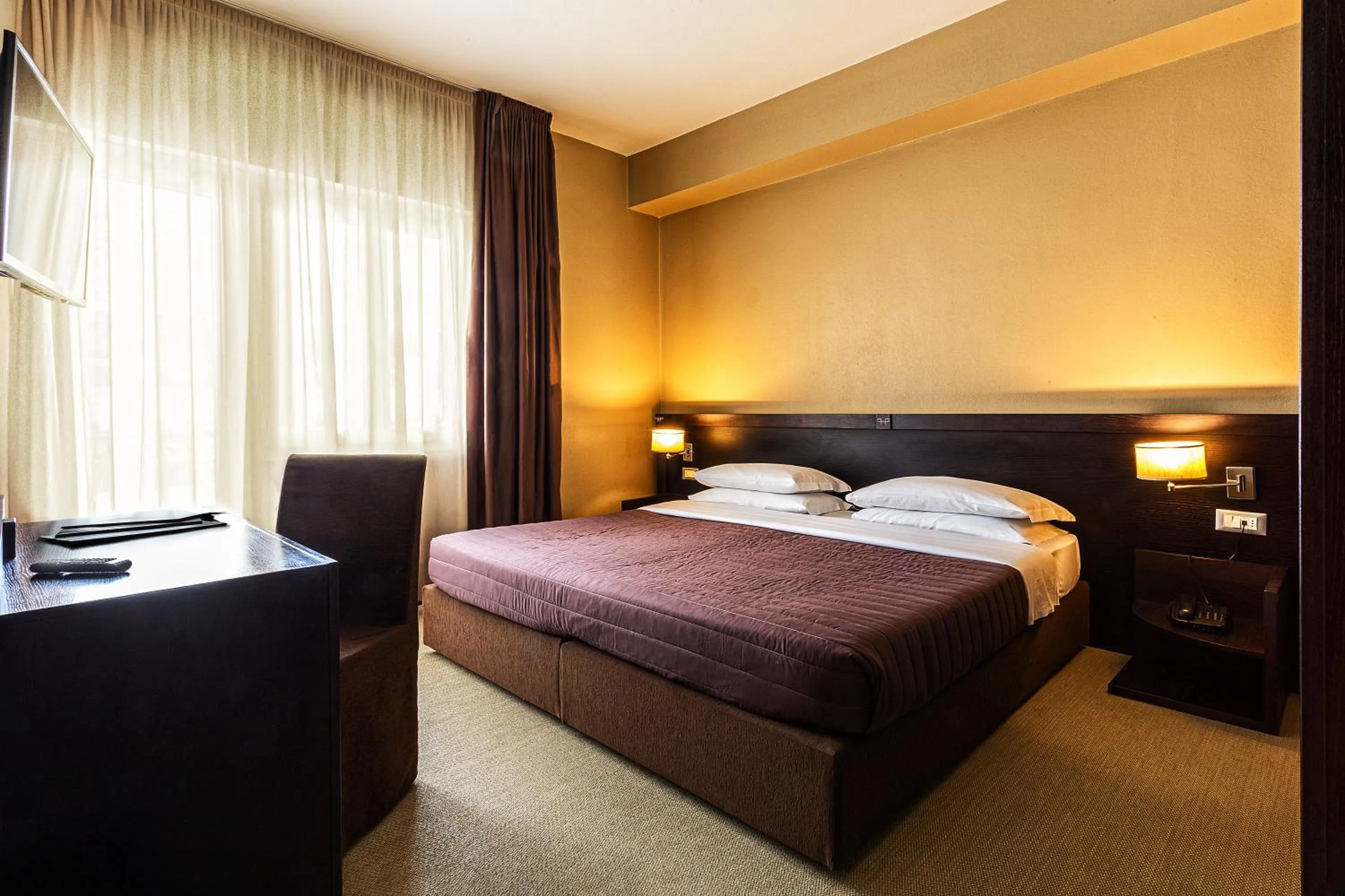 Bedroom, Bed in Hotel Petit Palais