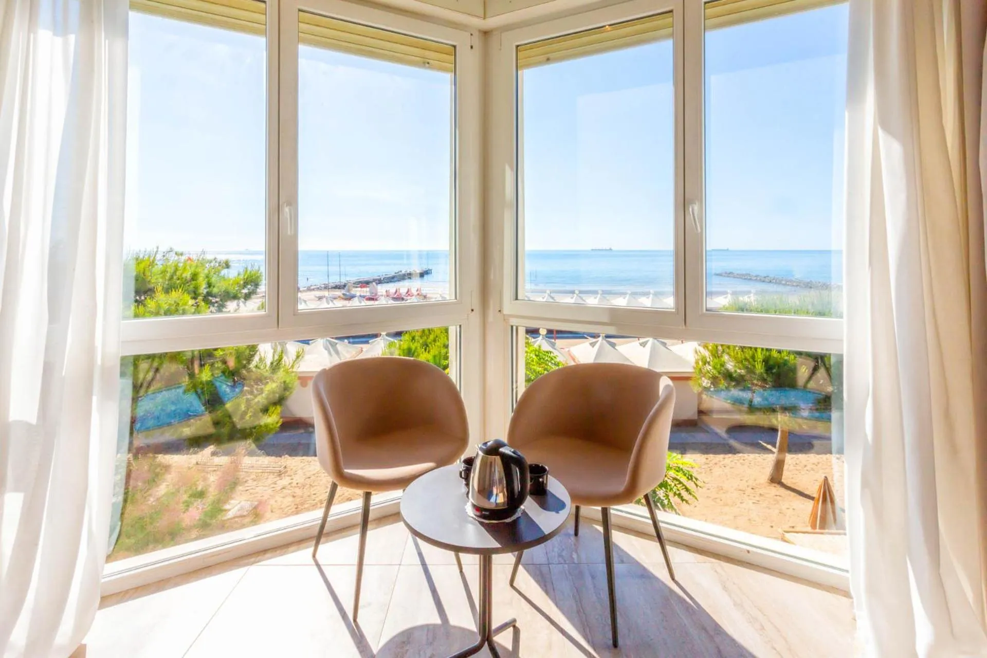 Photo of the whole room in Hotel Petit Palais