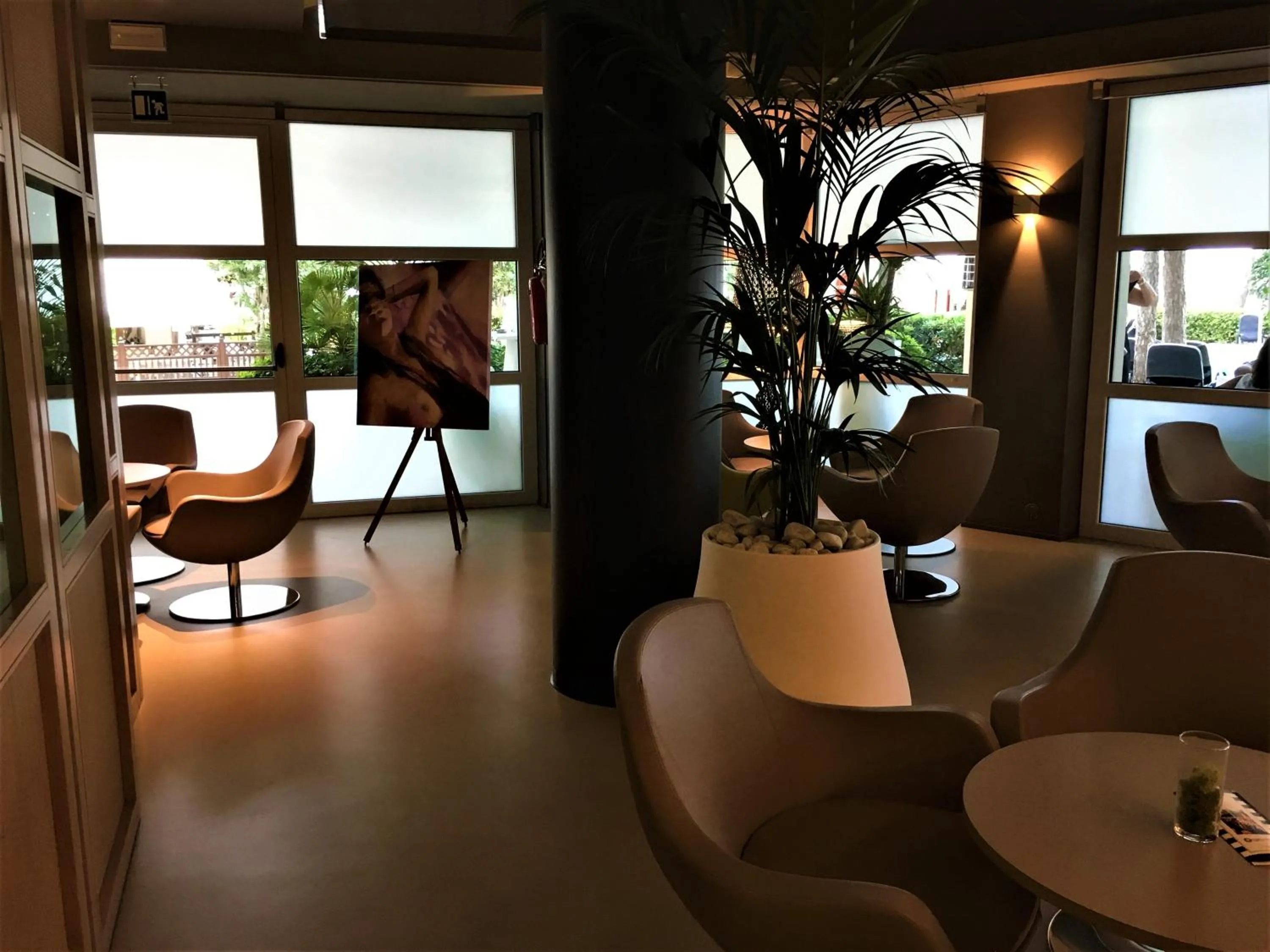 Lounge or bar in International Beach Hotel