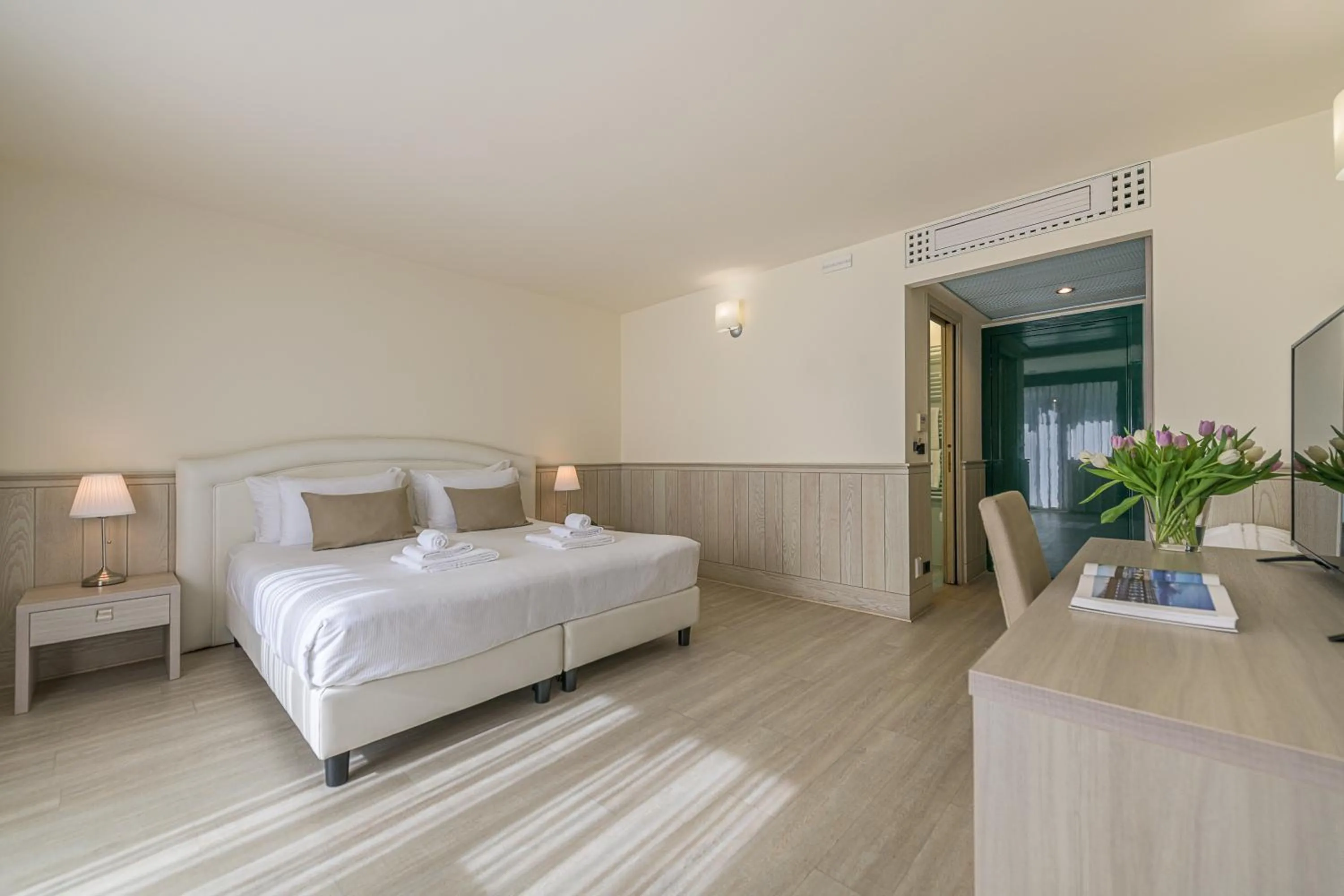 Bedroom, Bed in Hotel Golf Inn