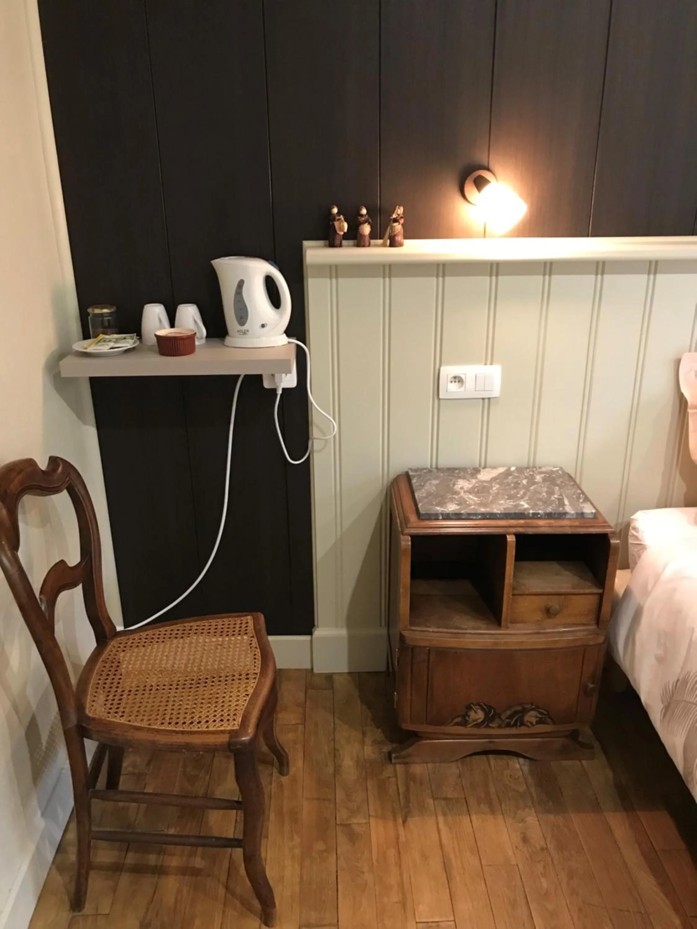 hair dresser, Bed in Maison Chabrat