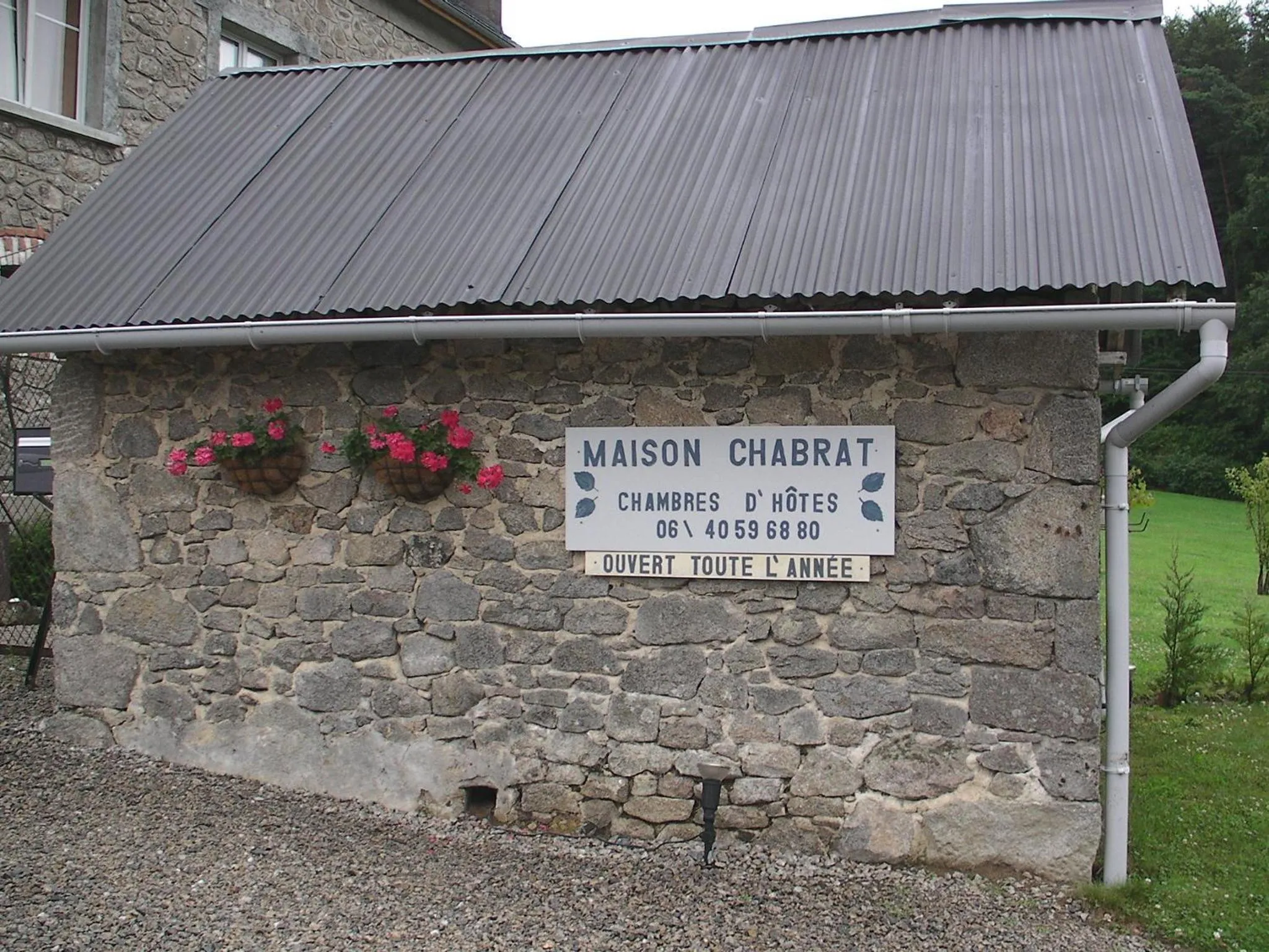 Property building in Maison Chabrat