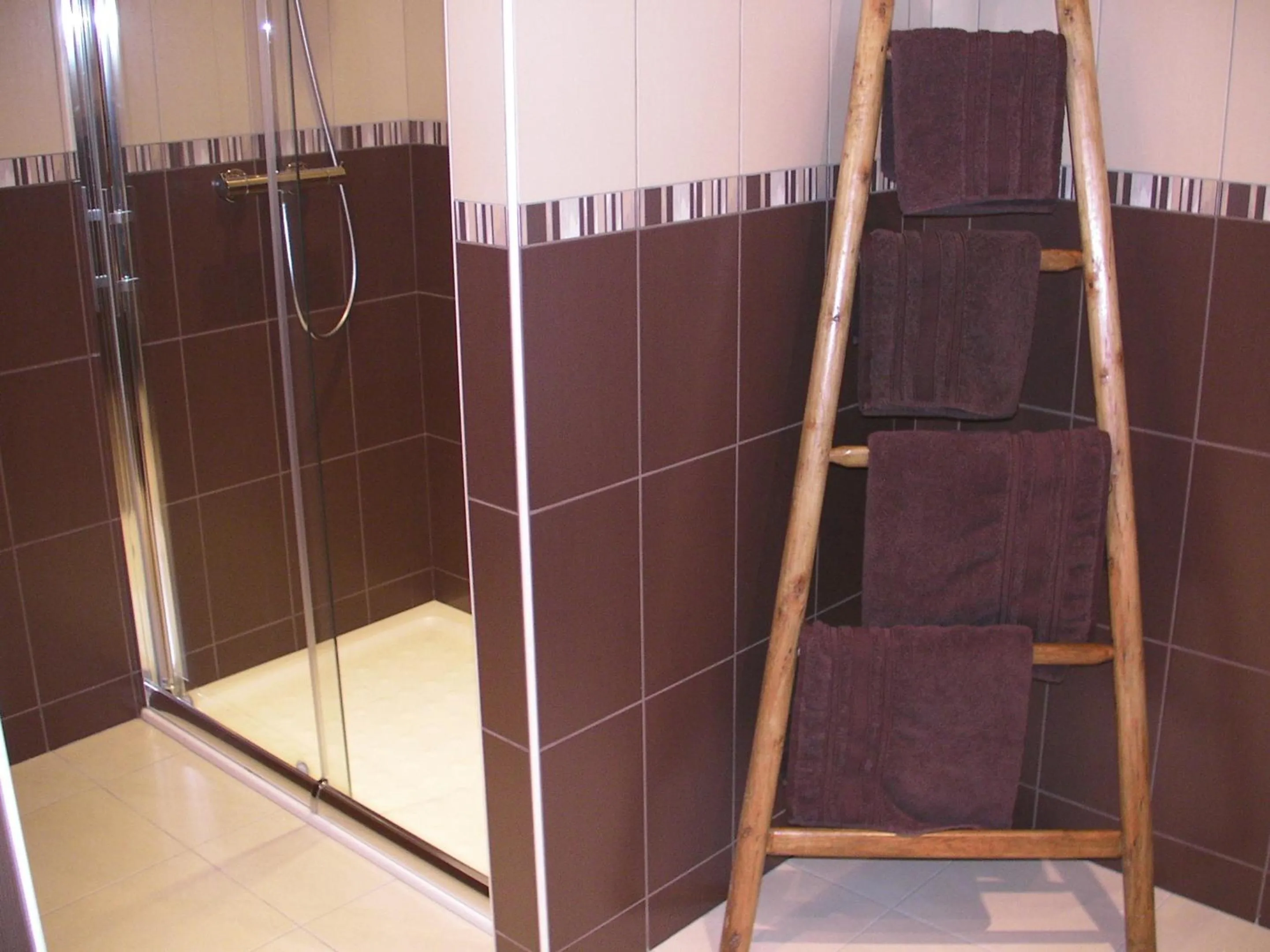 Shower in Maison Chabrat