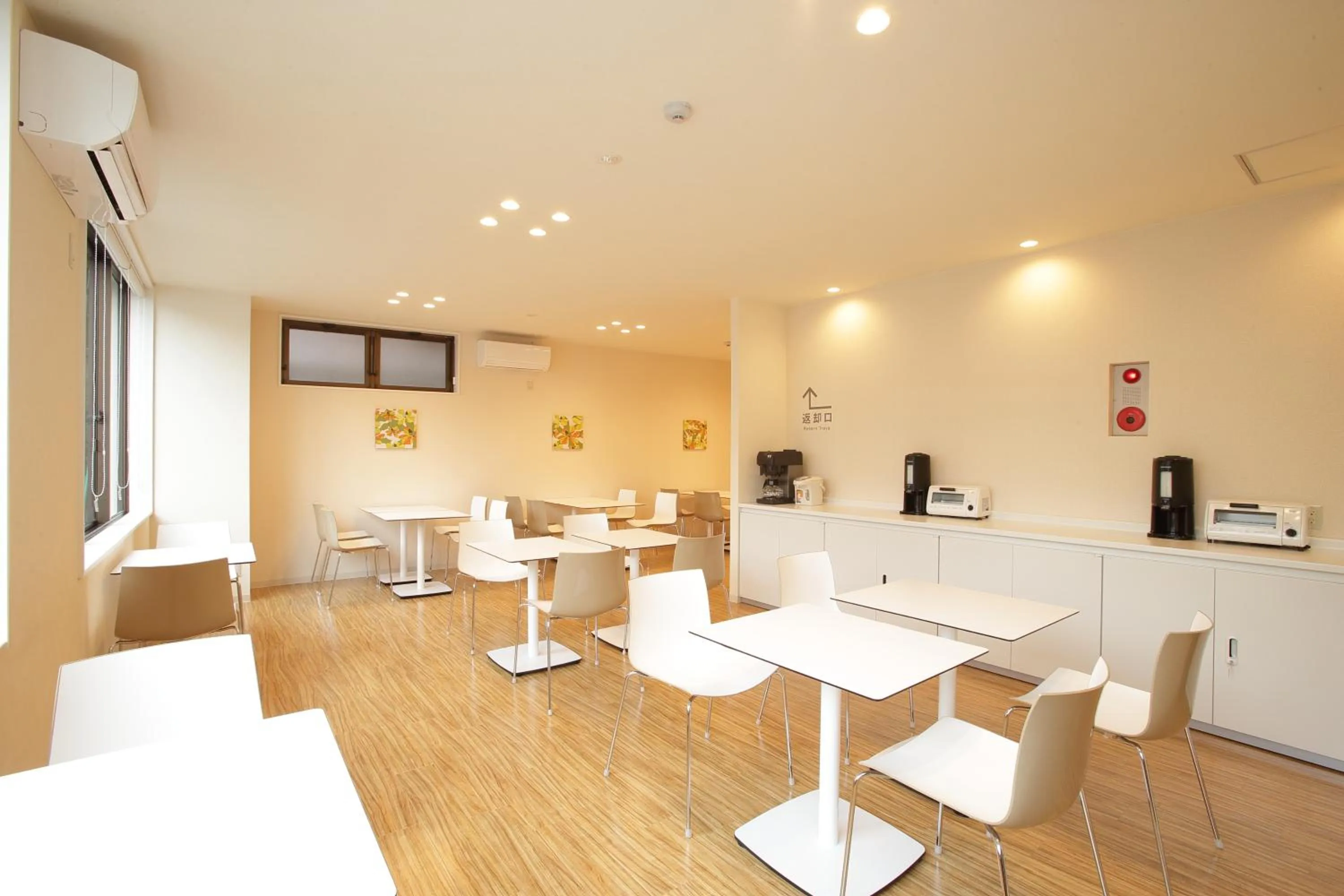 Restaurant/places to eat in Hotel Green Park