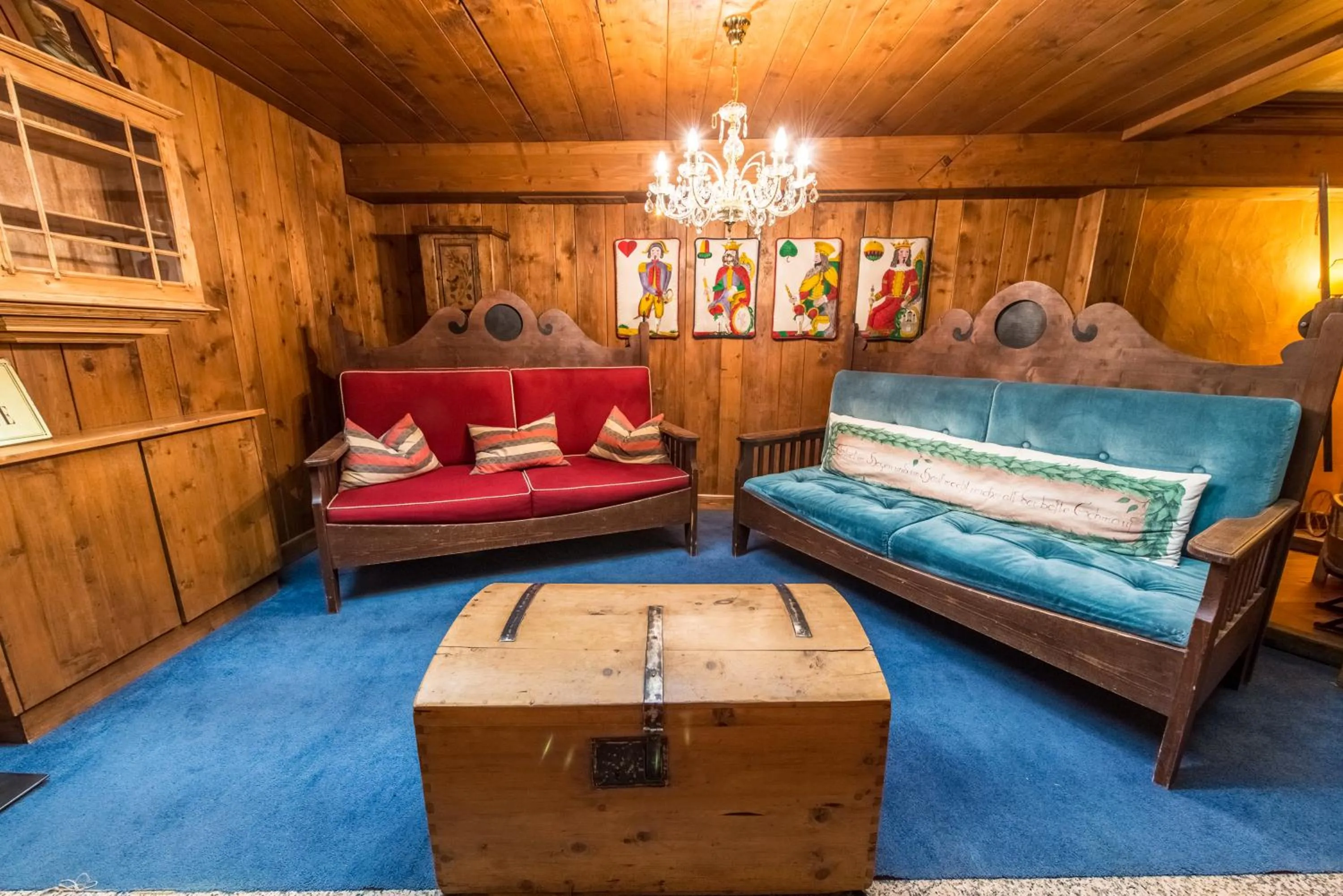 Seating area, Bed in Adler Suite & Stube