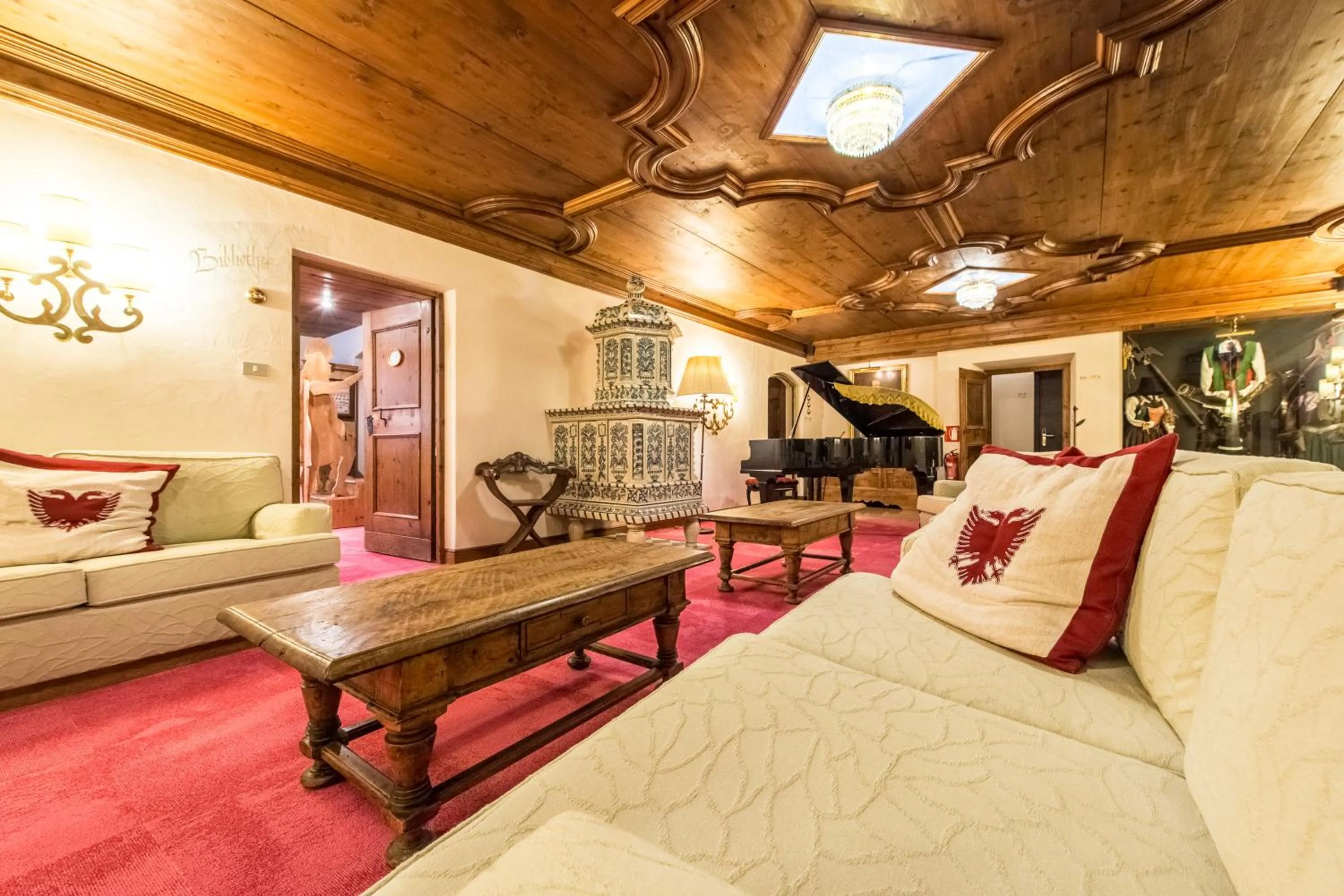 Library in Adler Suite & Stube