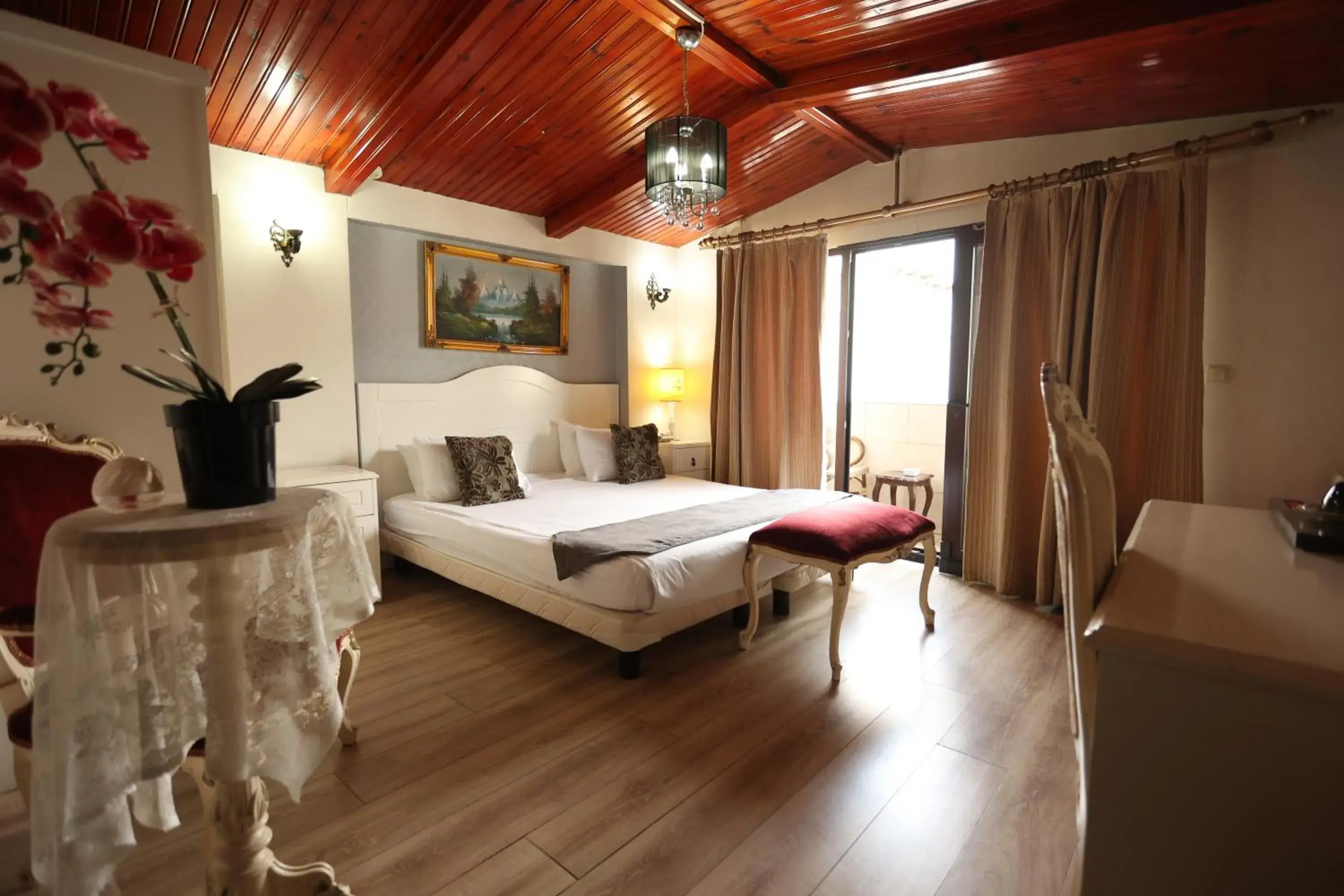 Deluxe Double Room with Balcony in Asmali Hotel Deluxe Double Room with Balcony in Asmali Hotel