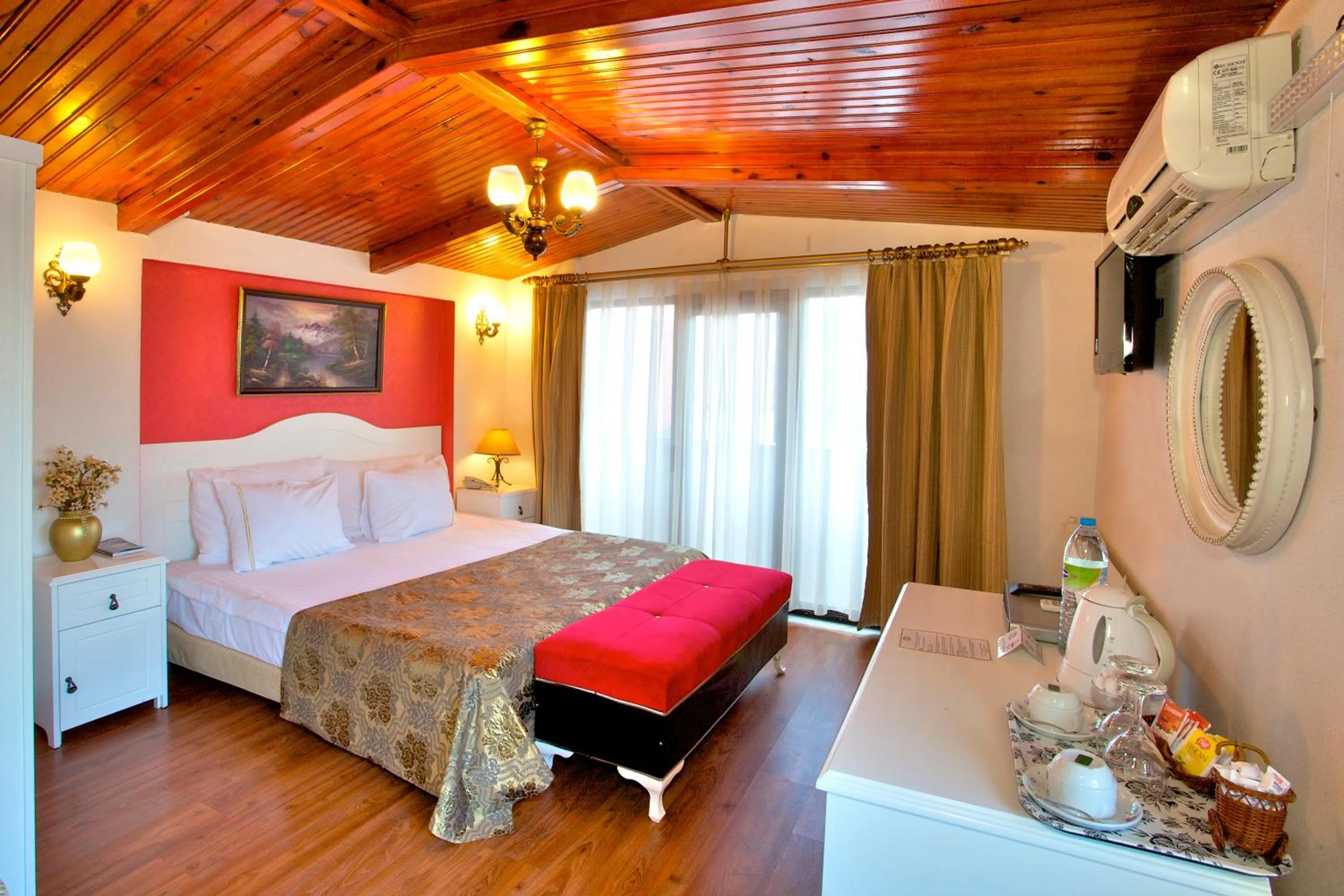 Photo of the whole room in Asmali Hotel