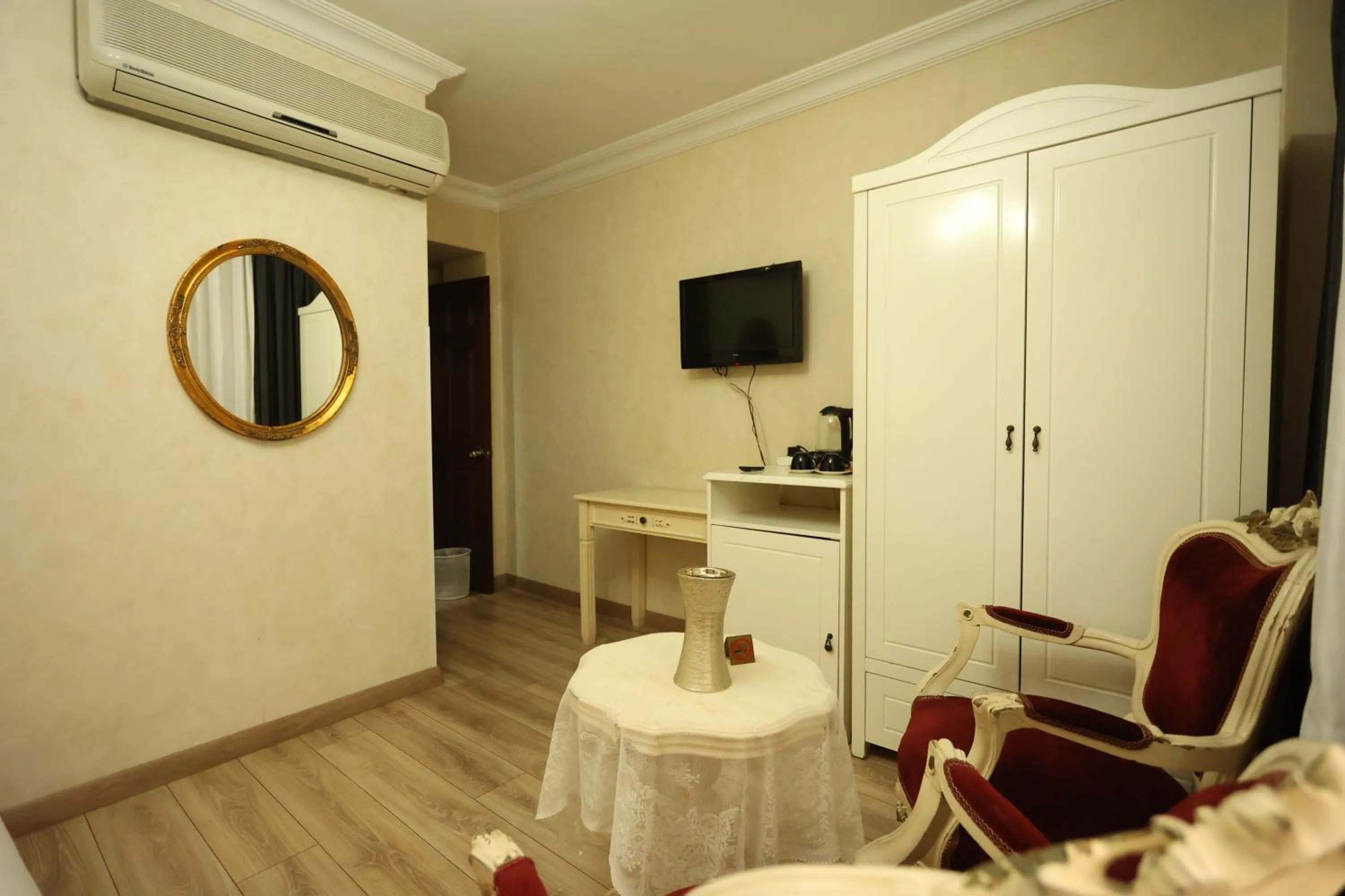 hair dresser in Asmali Hotel