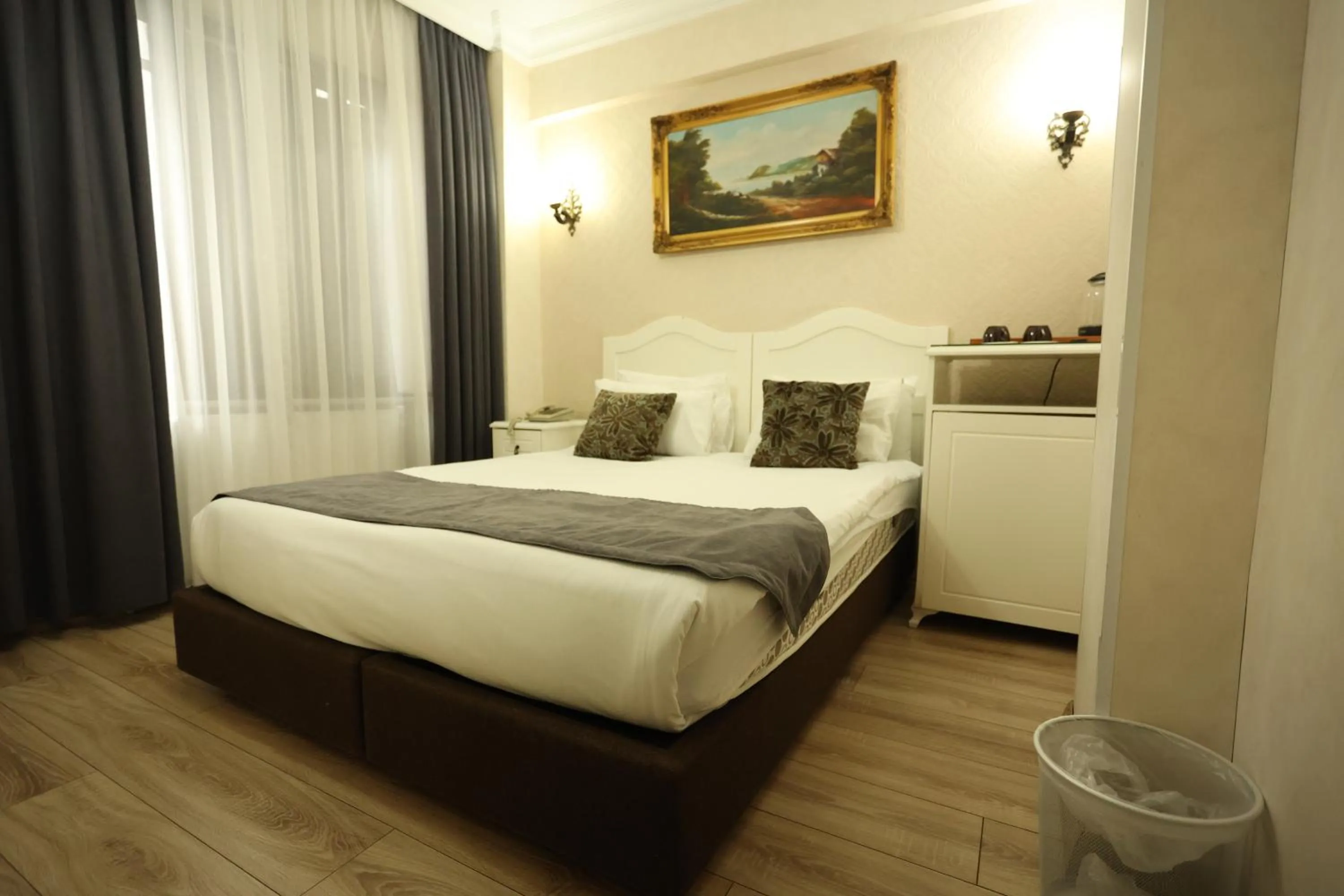 Photo of the whole room in Asmali Hotel