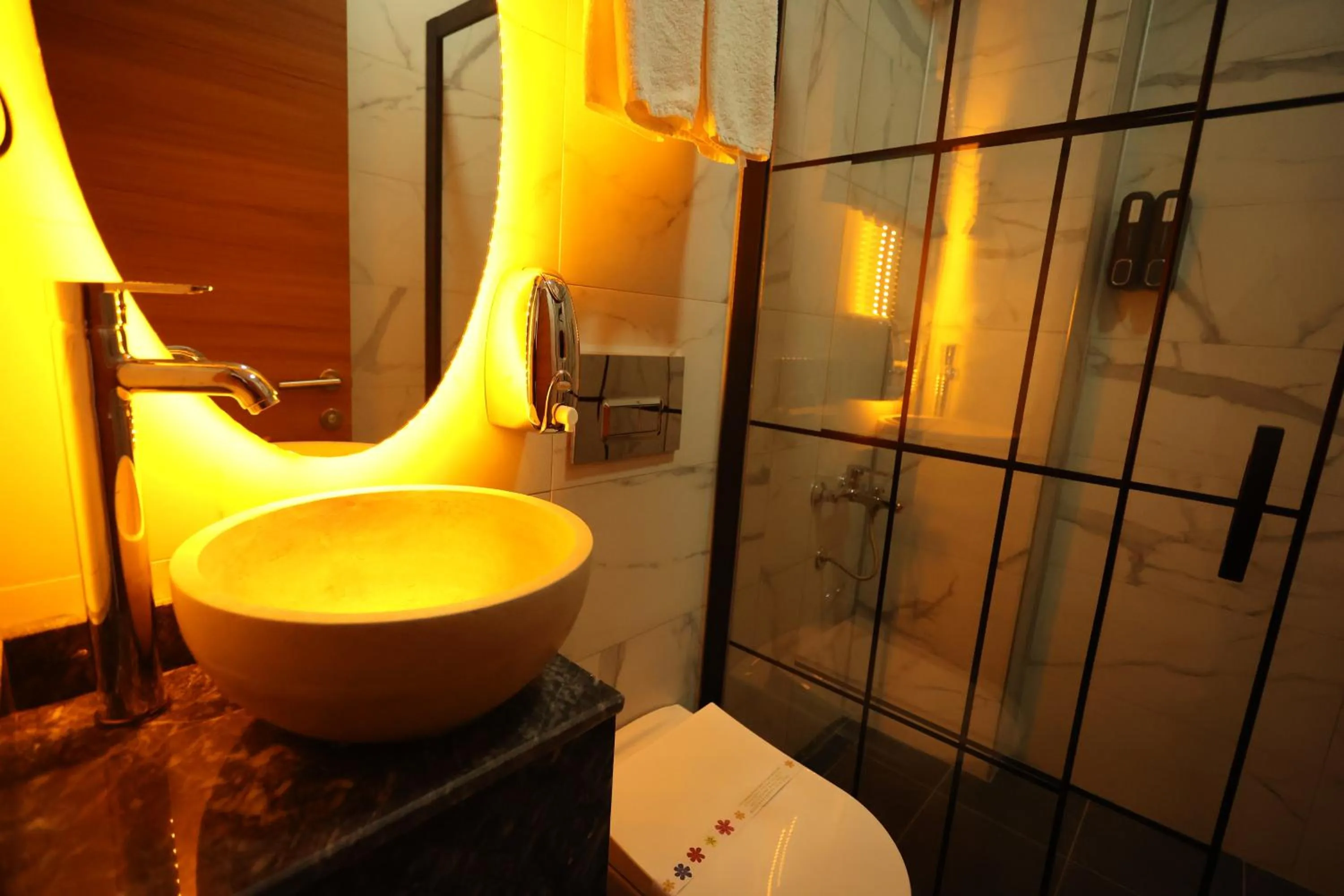 Shower in Asmali Hotel