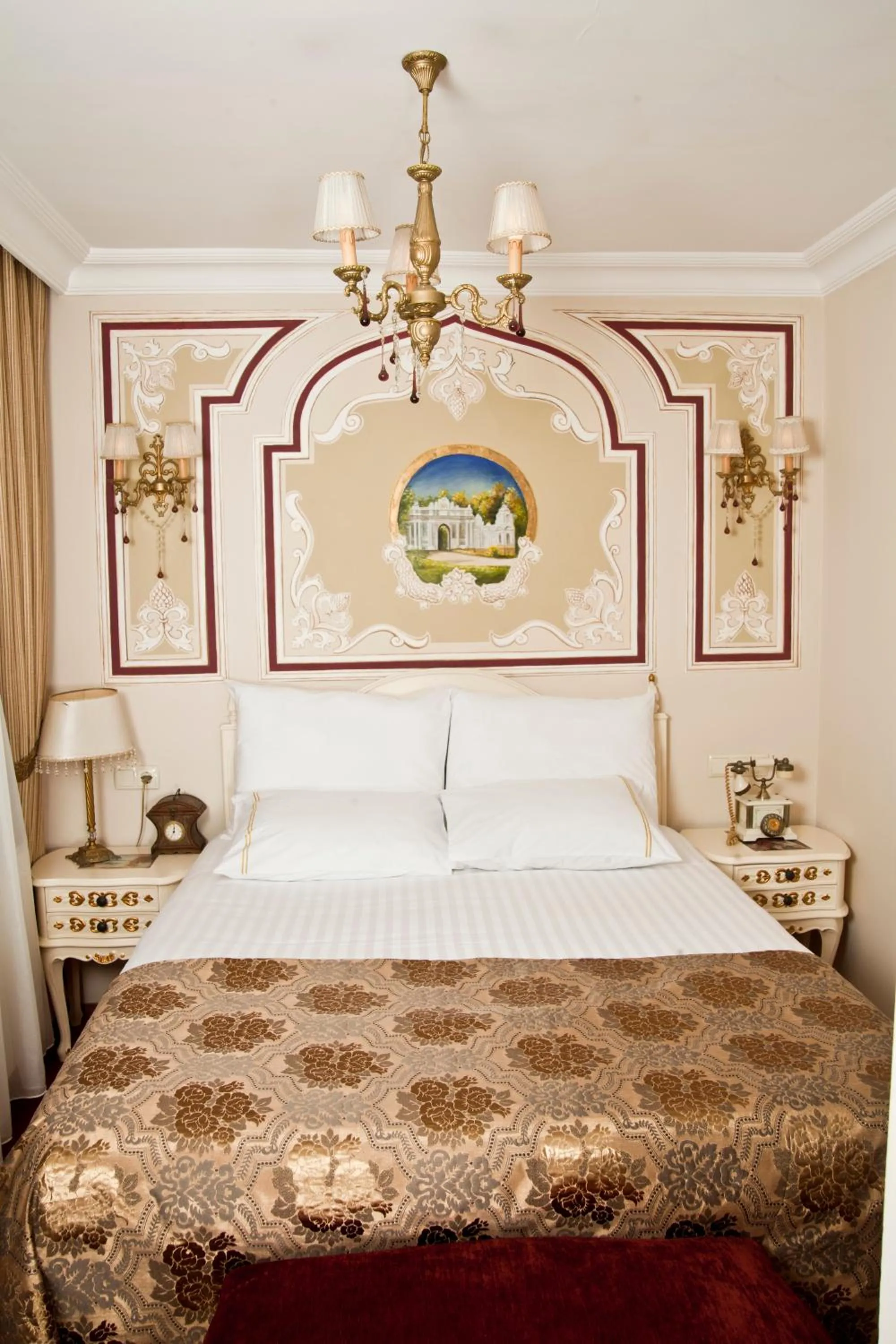 Bed in Asmali Hotel