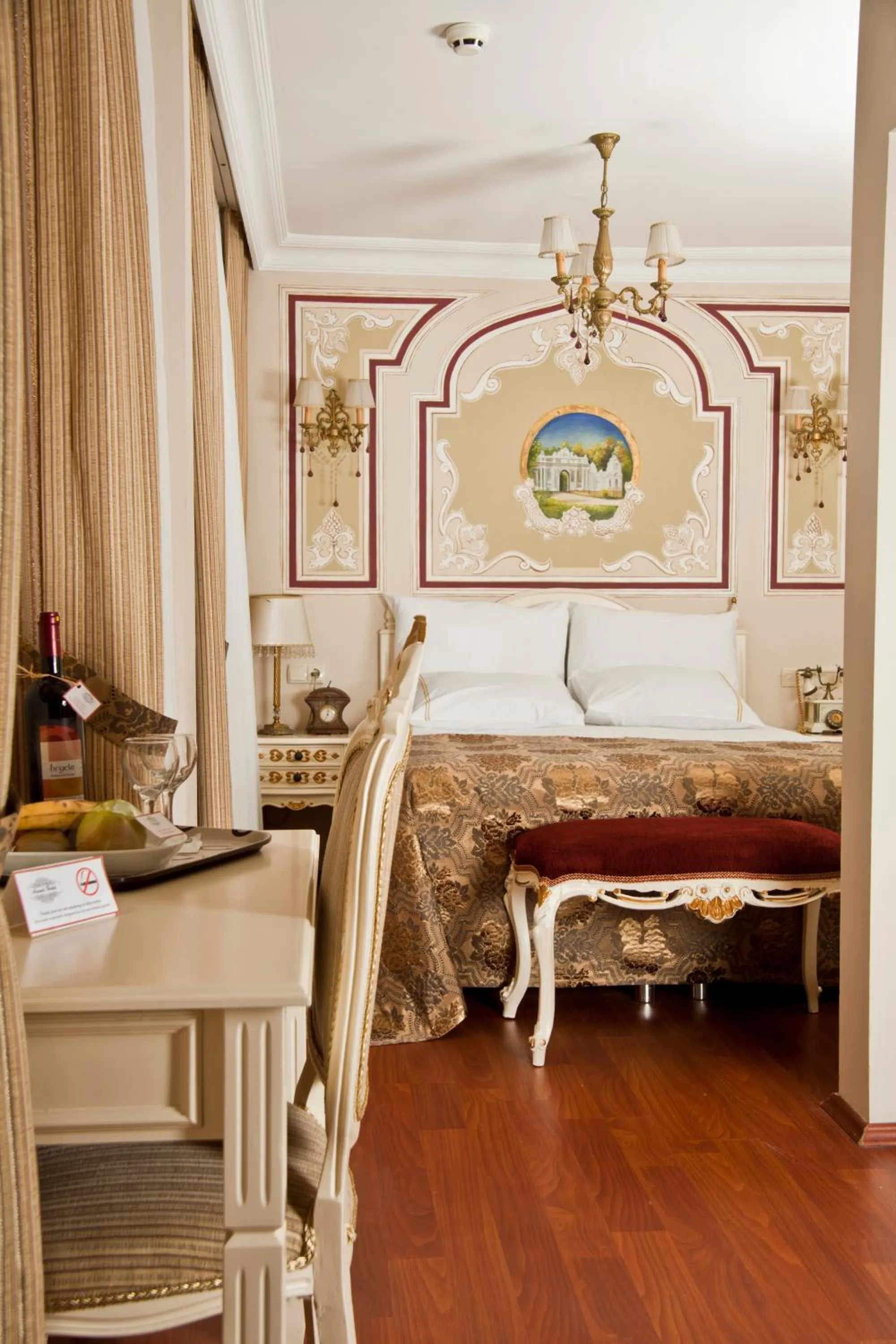 Photo of the whole room in Asmali Hotel